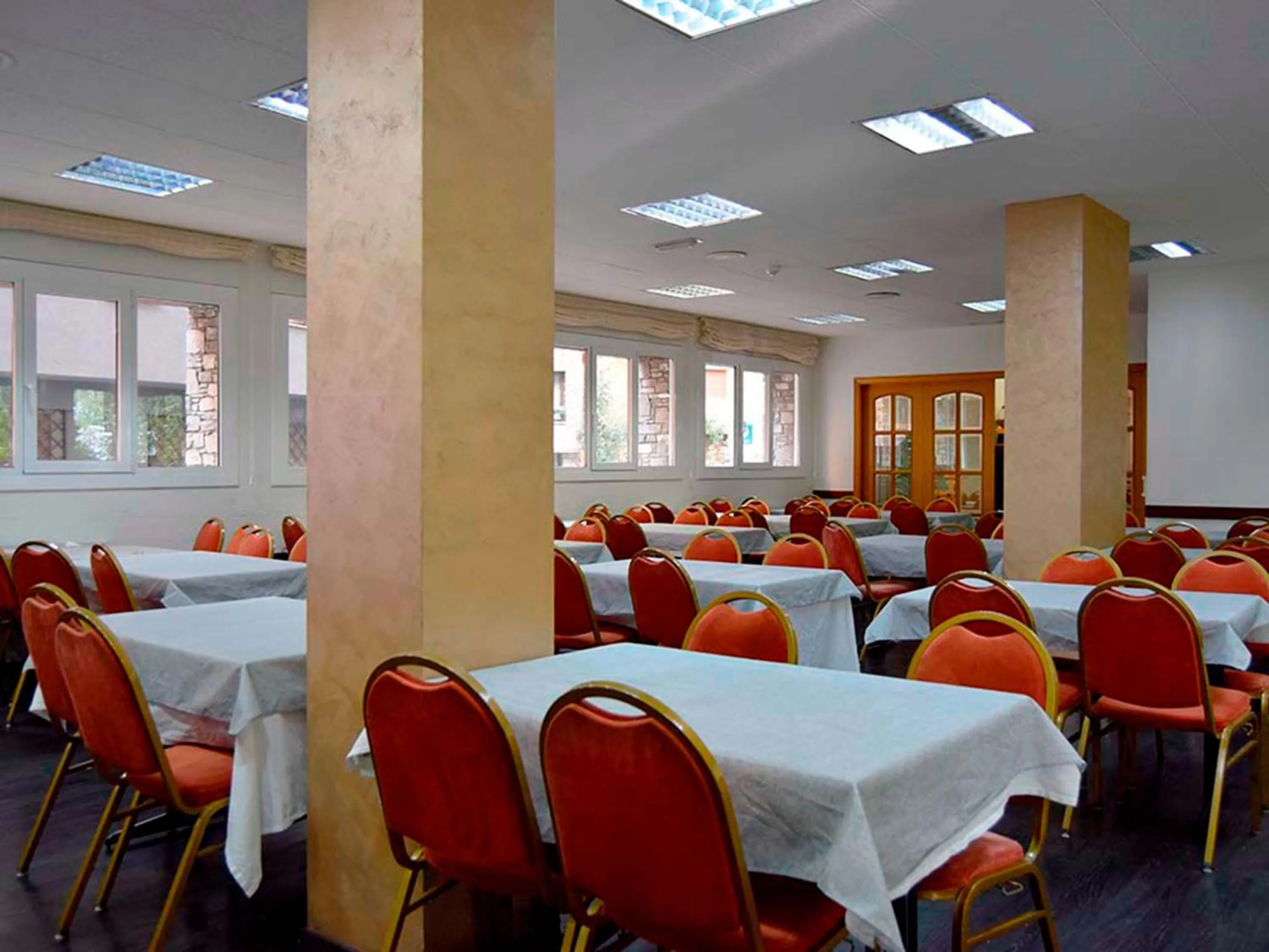 Restaurant/places to eat in Hotel Pere D'Urg 3000