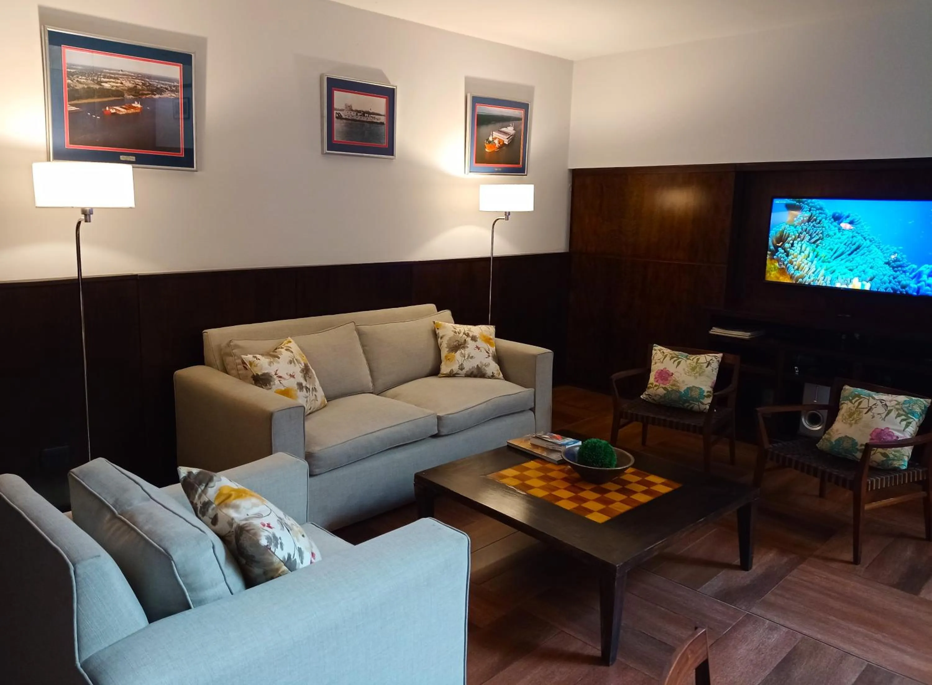 Communal lounge/ TV room in Ribera Sur Hotel