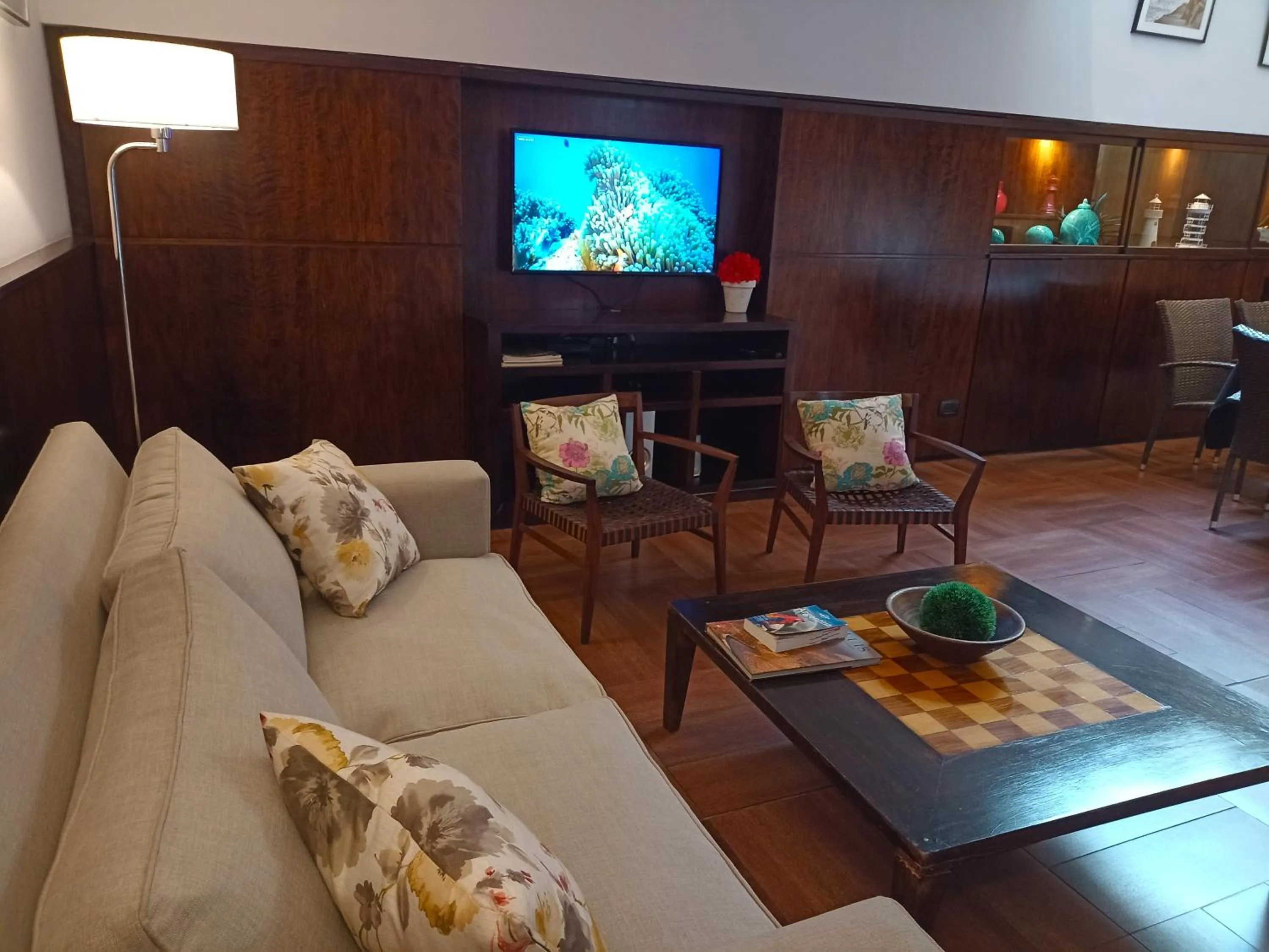Communal lounge/ TV room in Ribera Sur Hotel