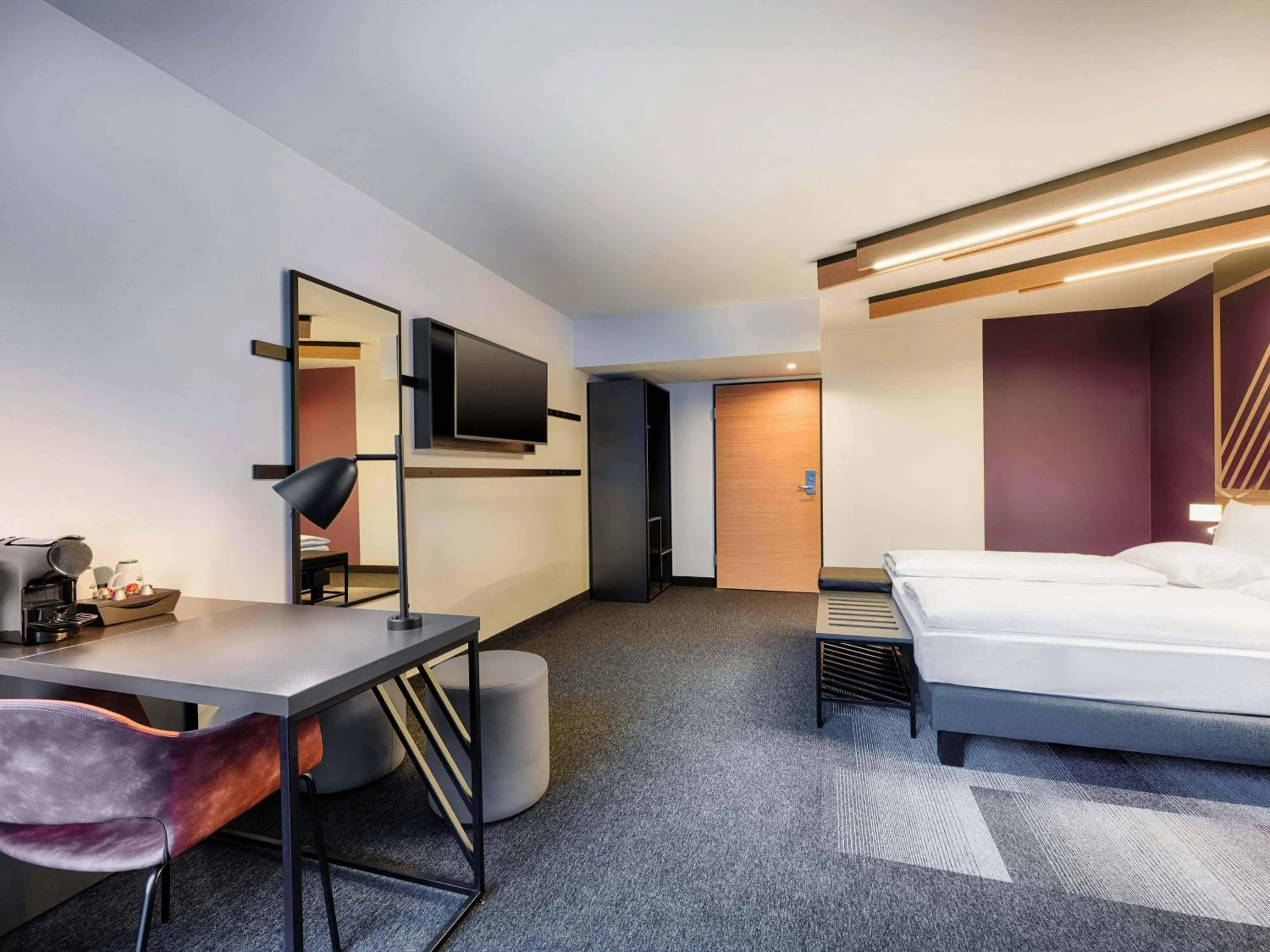 TV and multimedia, Bed in B&B Hotel München-Hbf