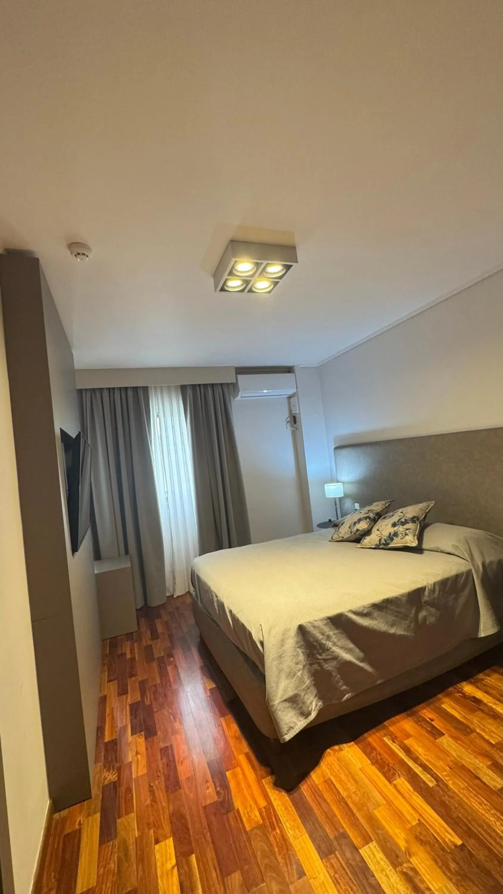 Photo of the whole room, Bed in Tritone Hotel