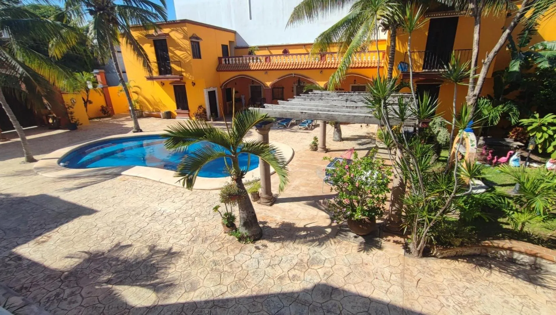 Swimming pool in Hacienda Valentina