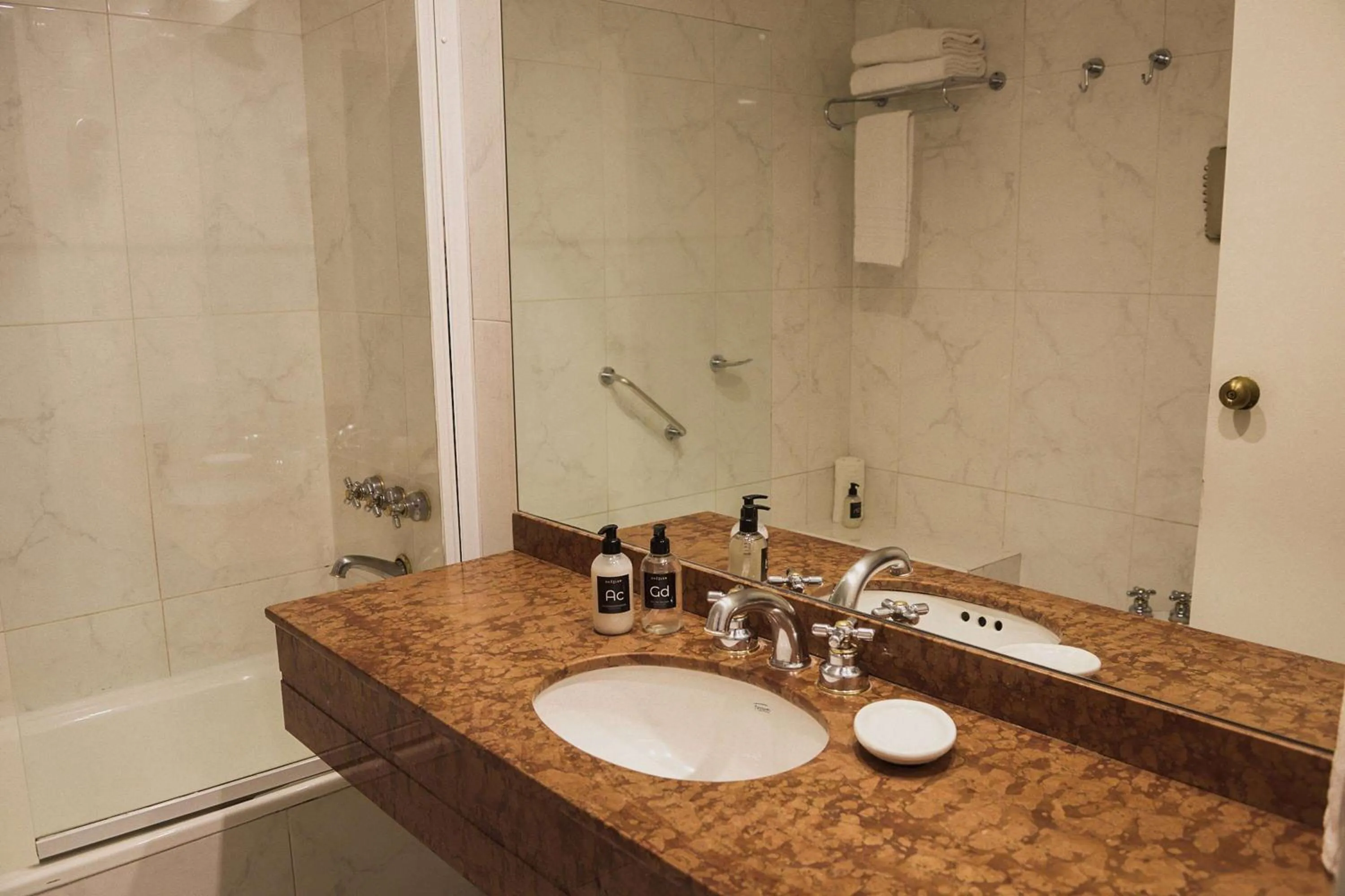 Shower in Dazzler by Wyndham Buenos Aires San Martin