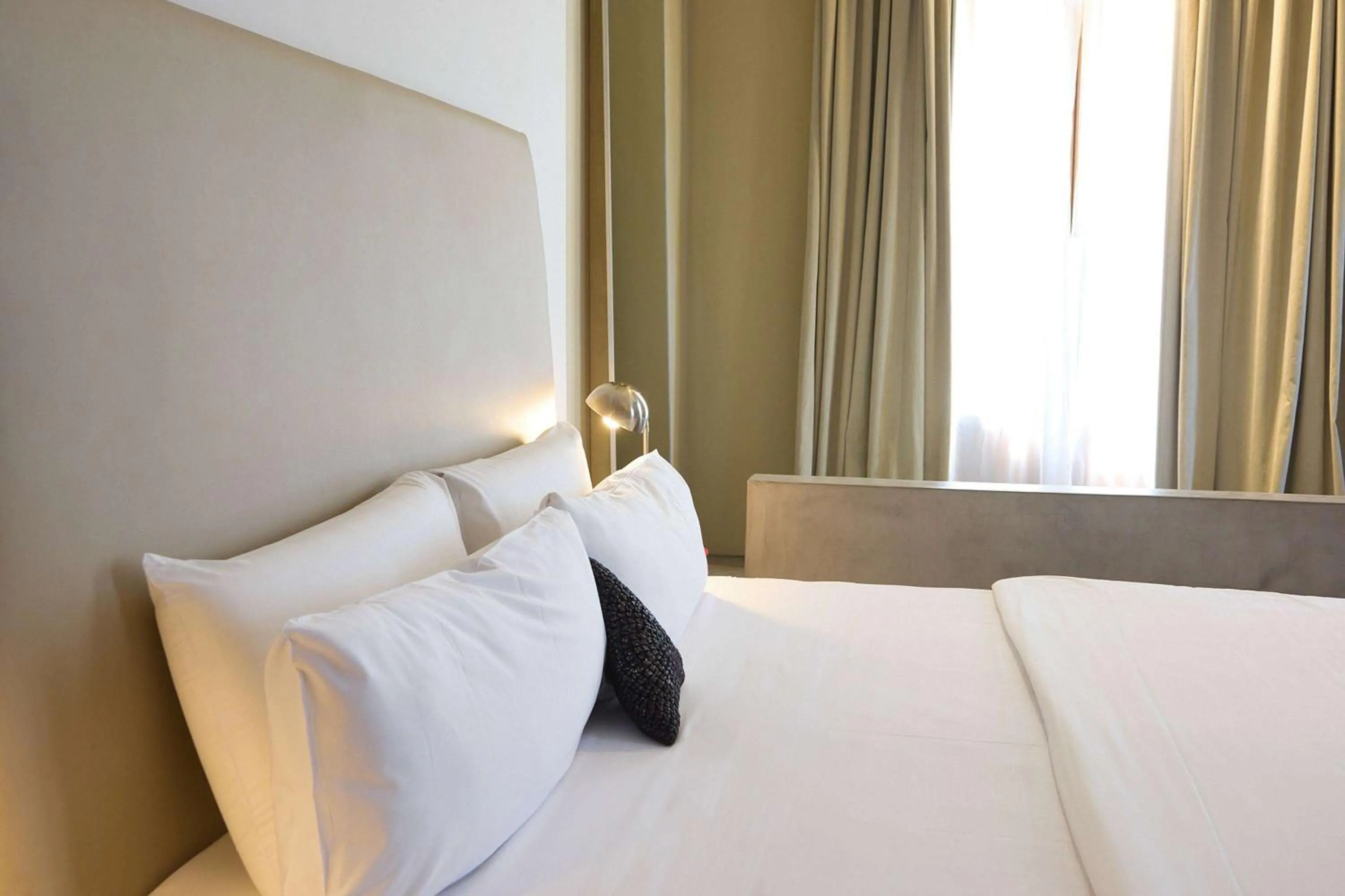 Photo of the whole room, Bed in Esplendor by Wyndham Buenos Aires