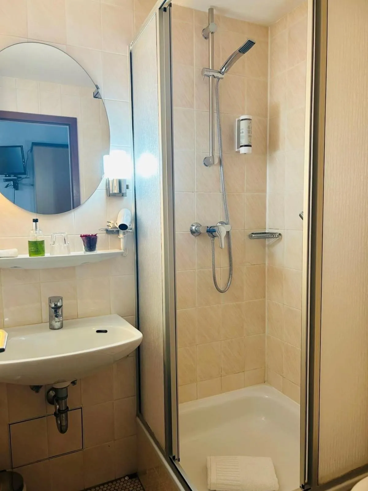 Shower in Hotel Wendelstein