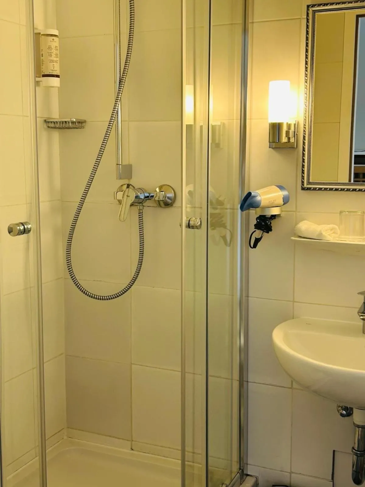 Shower in Hotel Wendelstein