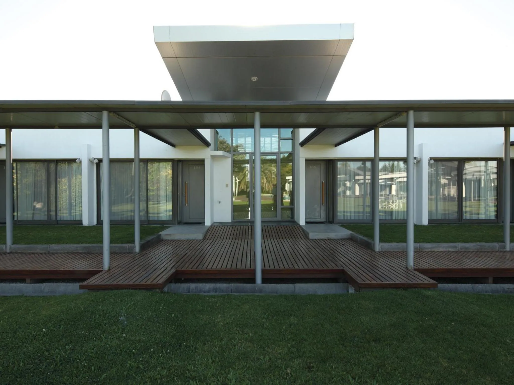 Facade/entrance in Hotel Camberland