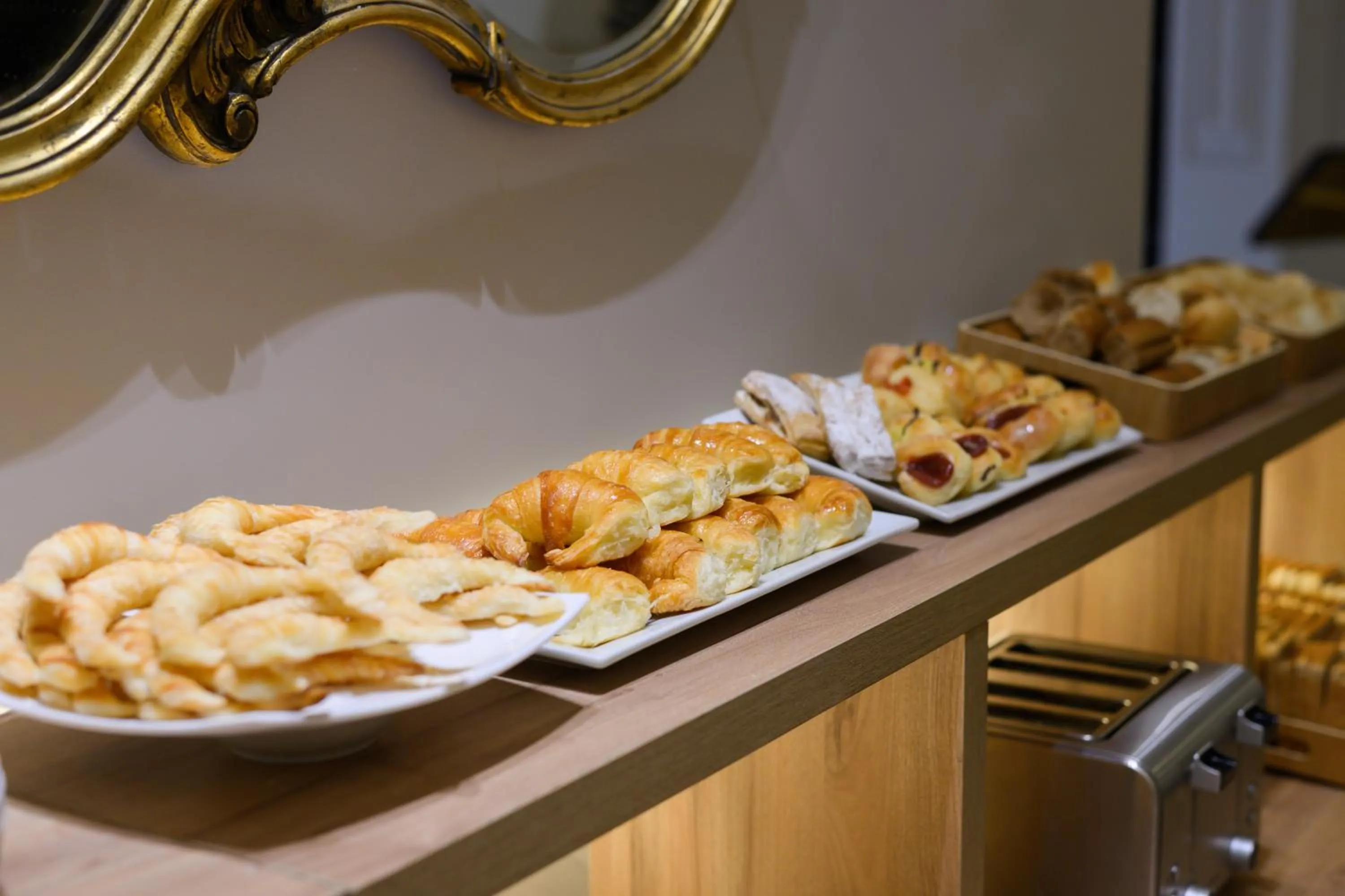 Breakfast in Midtown Boutique Hotel