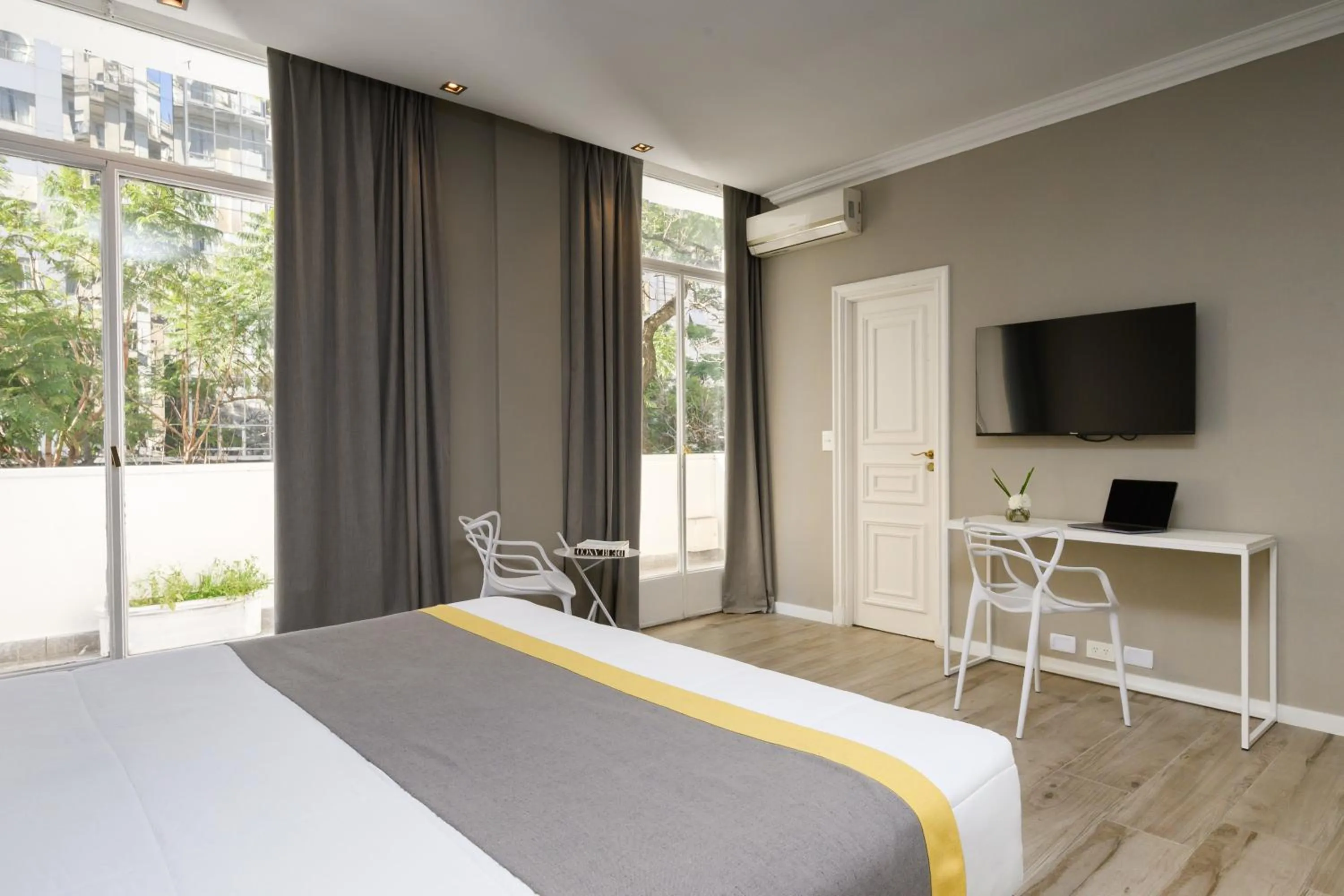 Bed in Midtown Boutique Hotel