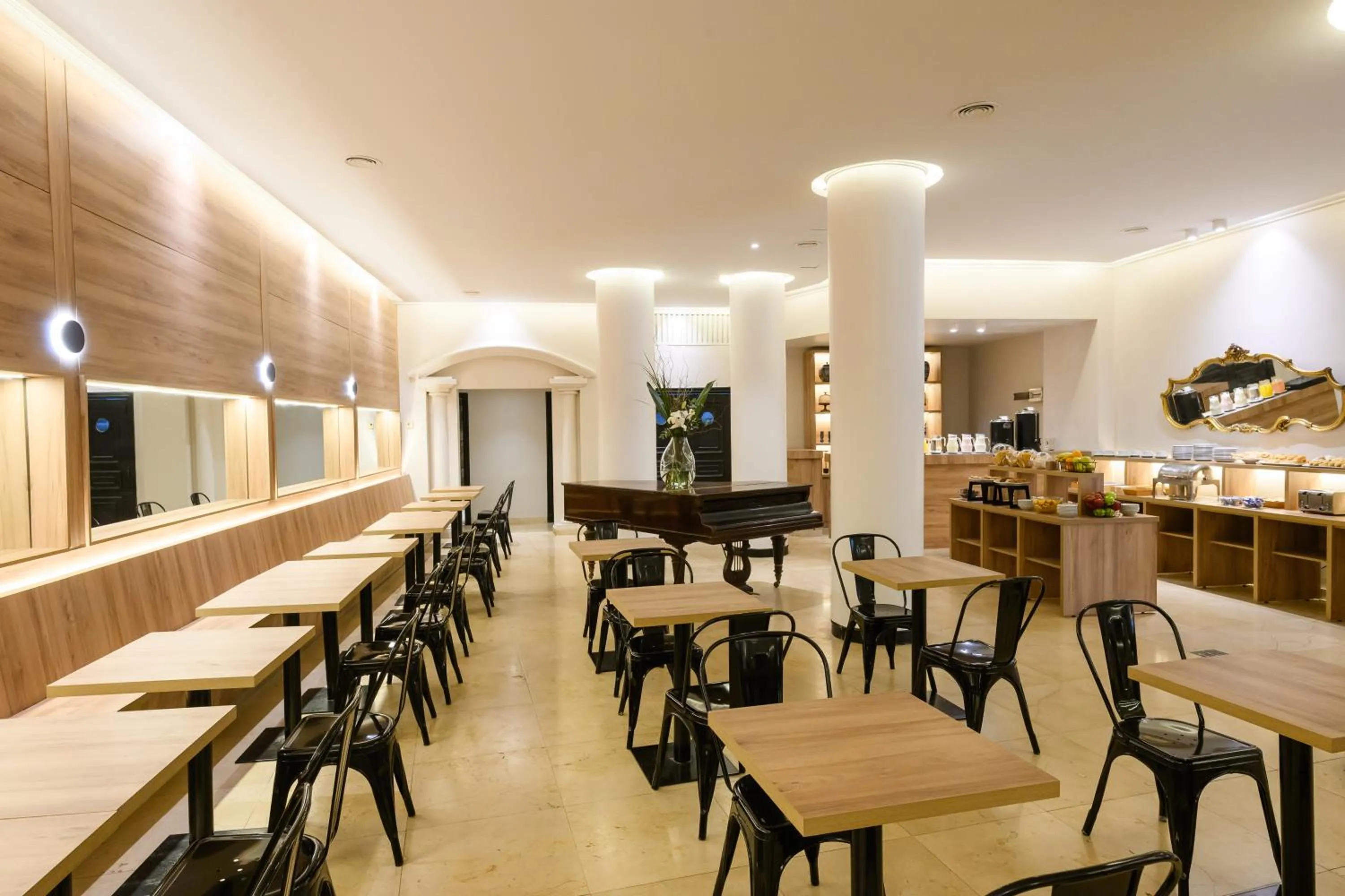 Breakfast in Midtown Boutique Hotel