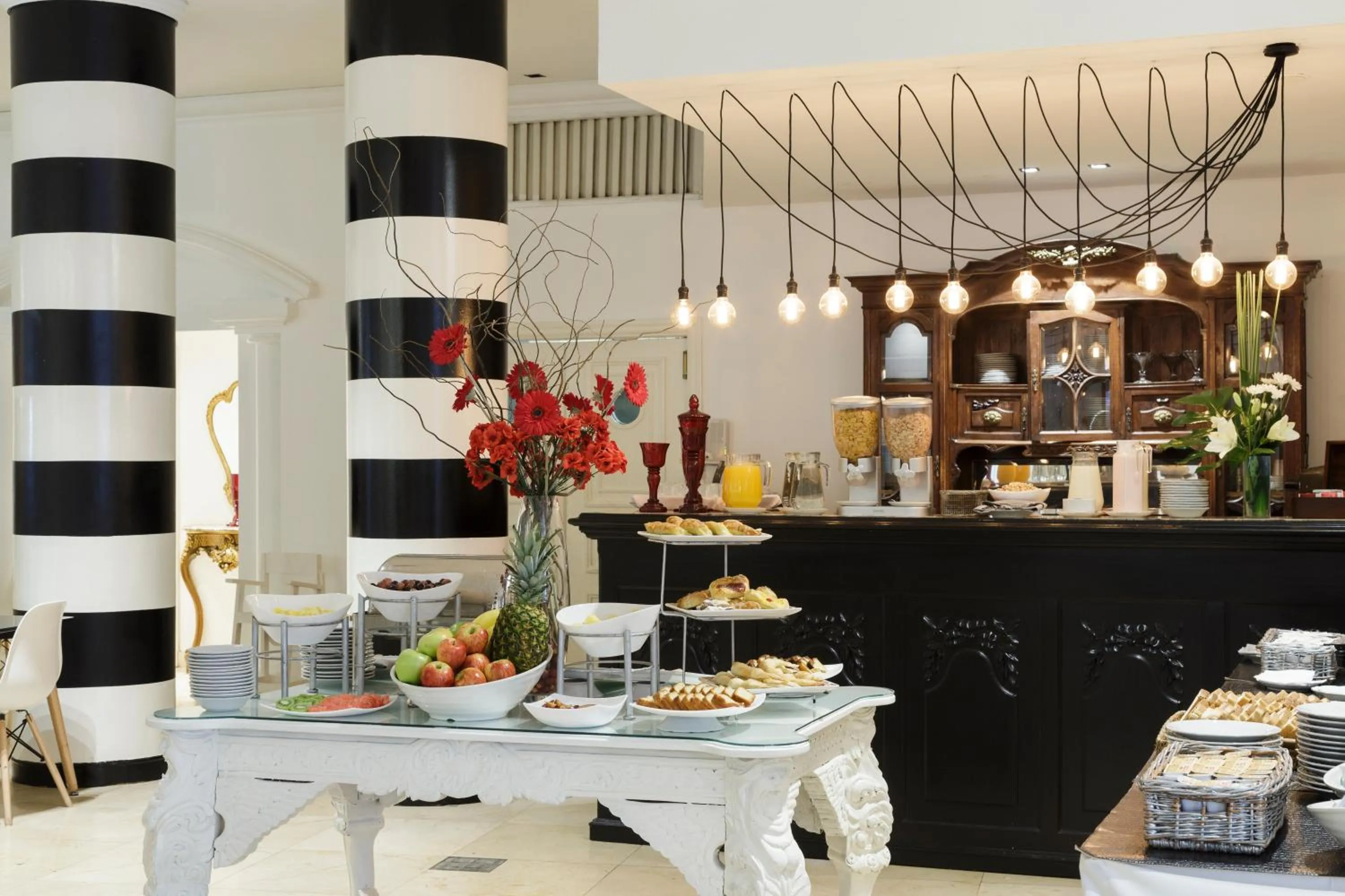 Buffet breakfast in Unique Executive Central