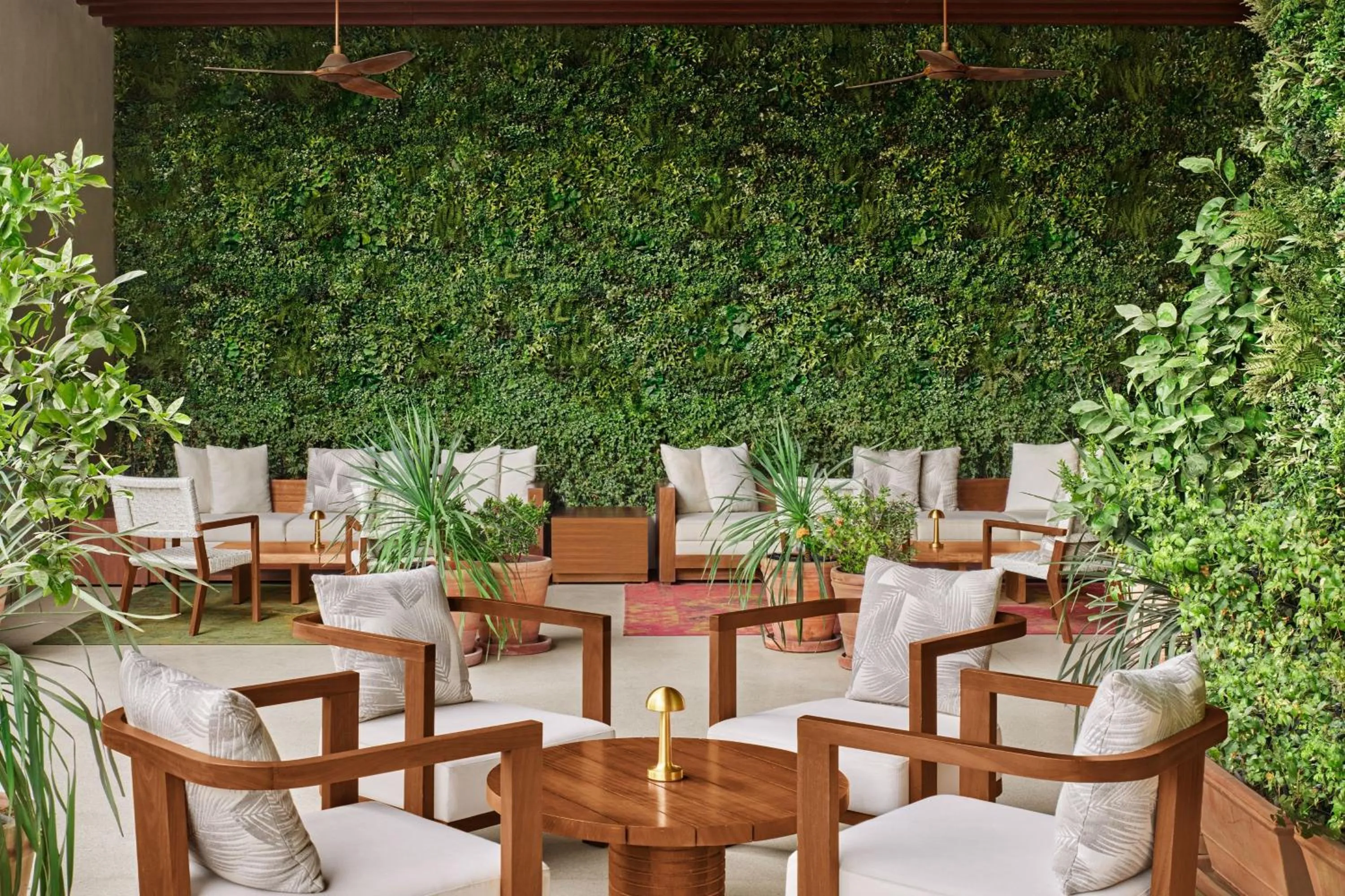 Lounge or bar in The Dubai EDITION