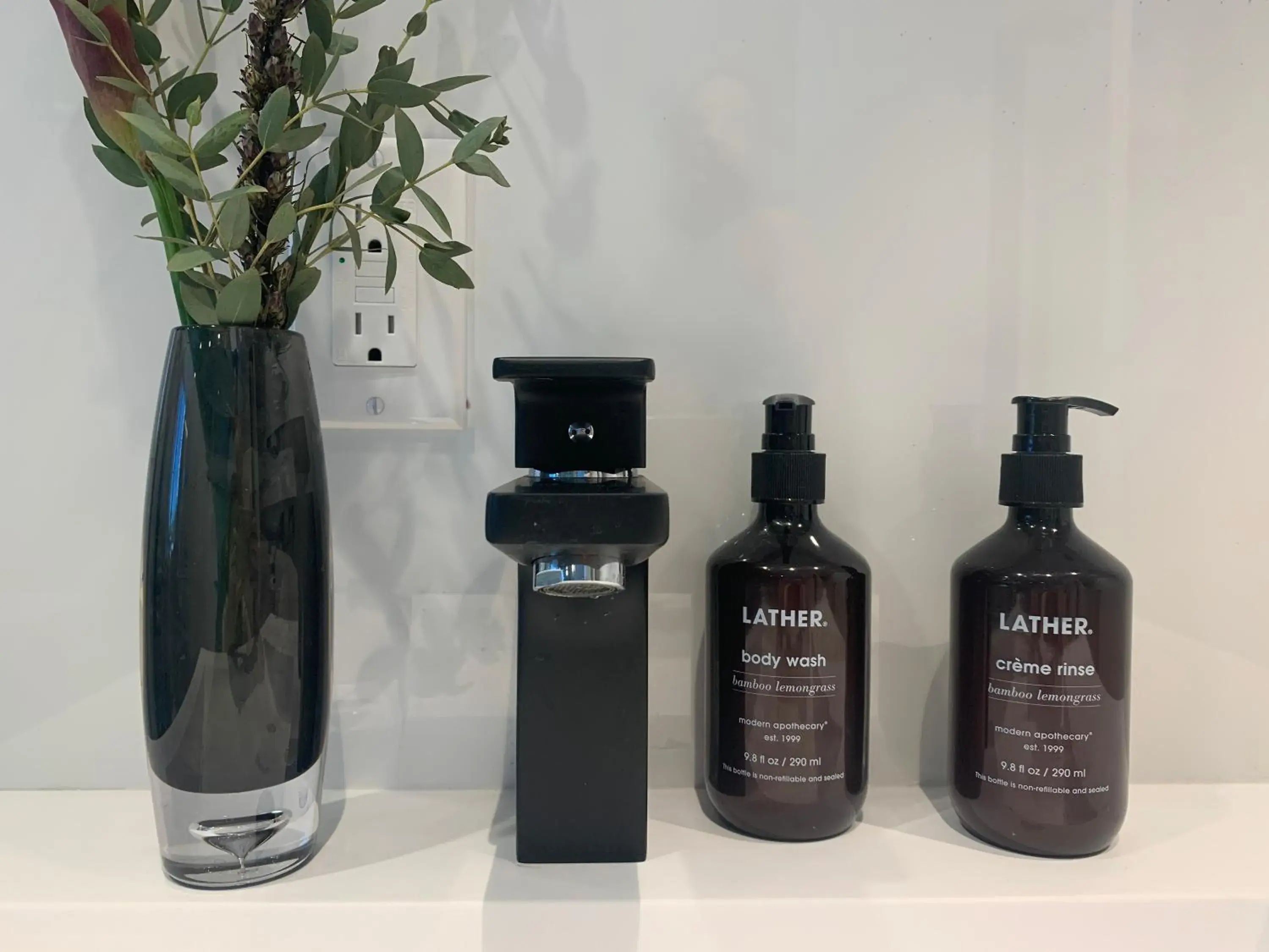 Deluxe Queen Room with Two Queen Beds in The ENGLiSH Hotel, Las Vegas, a Tribute Portfolio Hotel Deluxe Queen Room with Two Queen Beds in The ENGLiSH Hotel, Las Vegas, a Tribute Portfolio Hotel