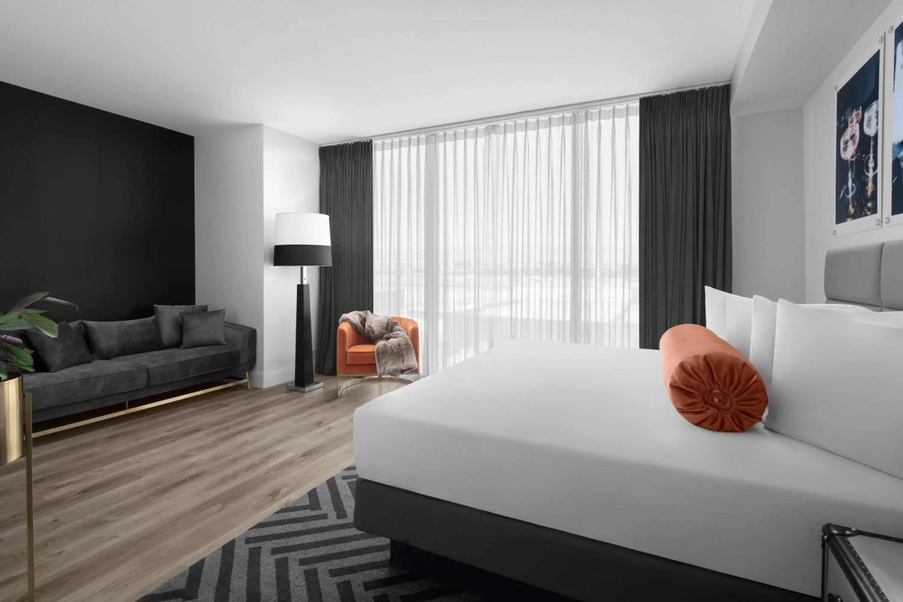 Photo of the whole room, Bed in The ENGLiSH Hotel, Las Vegas, a Tribute Portfolio Hotel