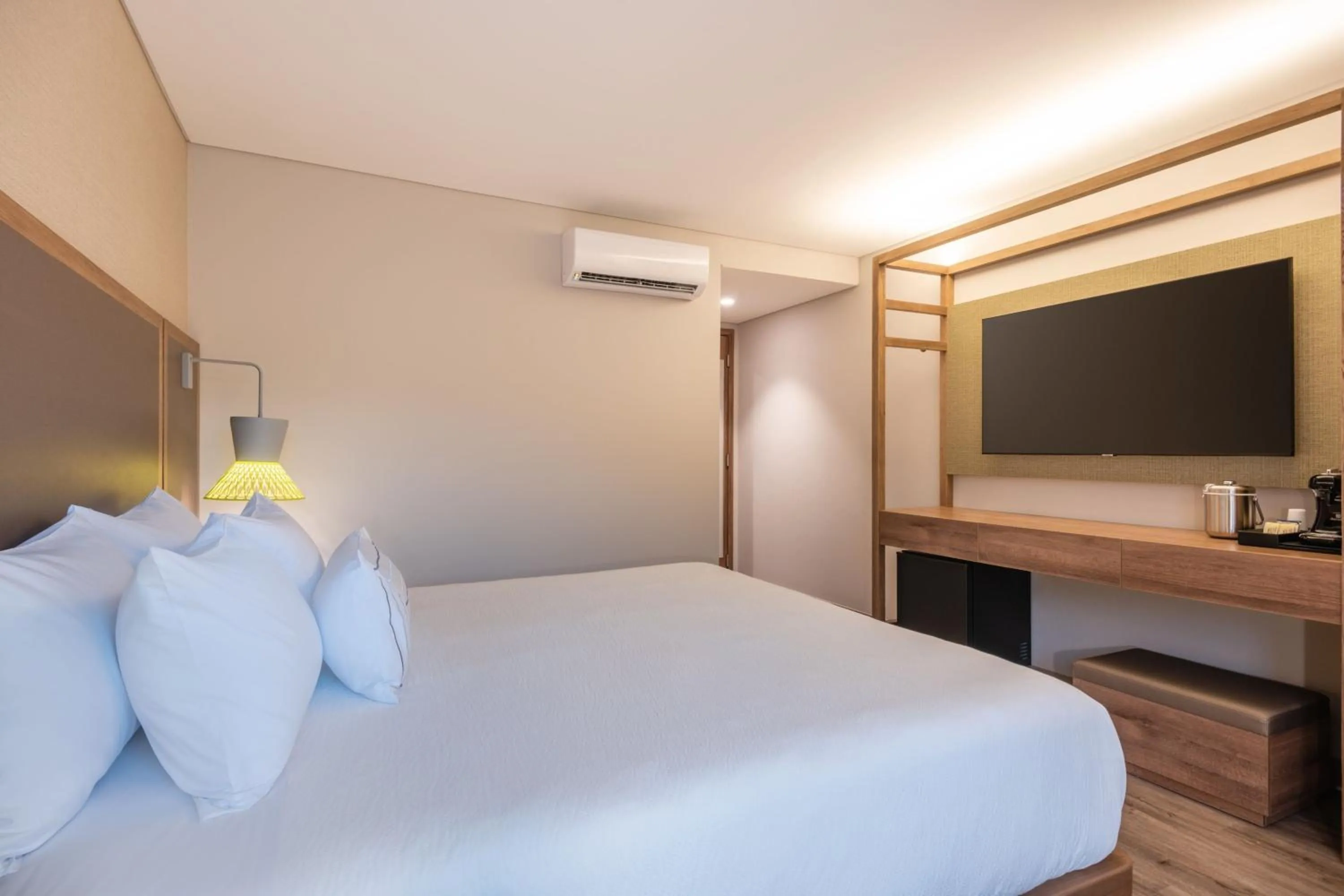 Photo of the whole room, Bed in Fairfield by Marriott Medellin Sabaneta