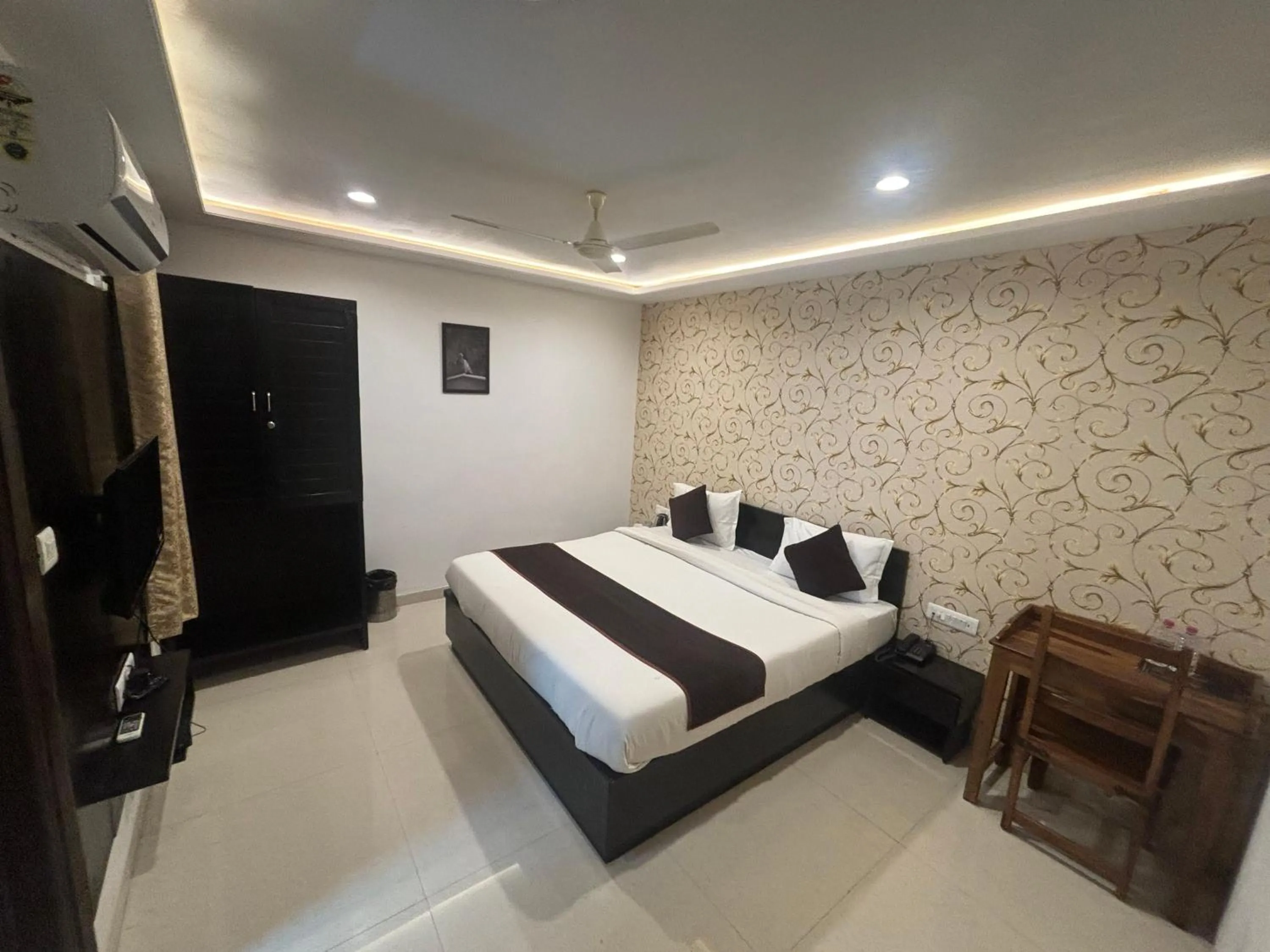 Bed in Hotel Life Inn