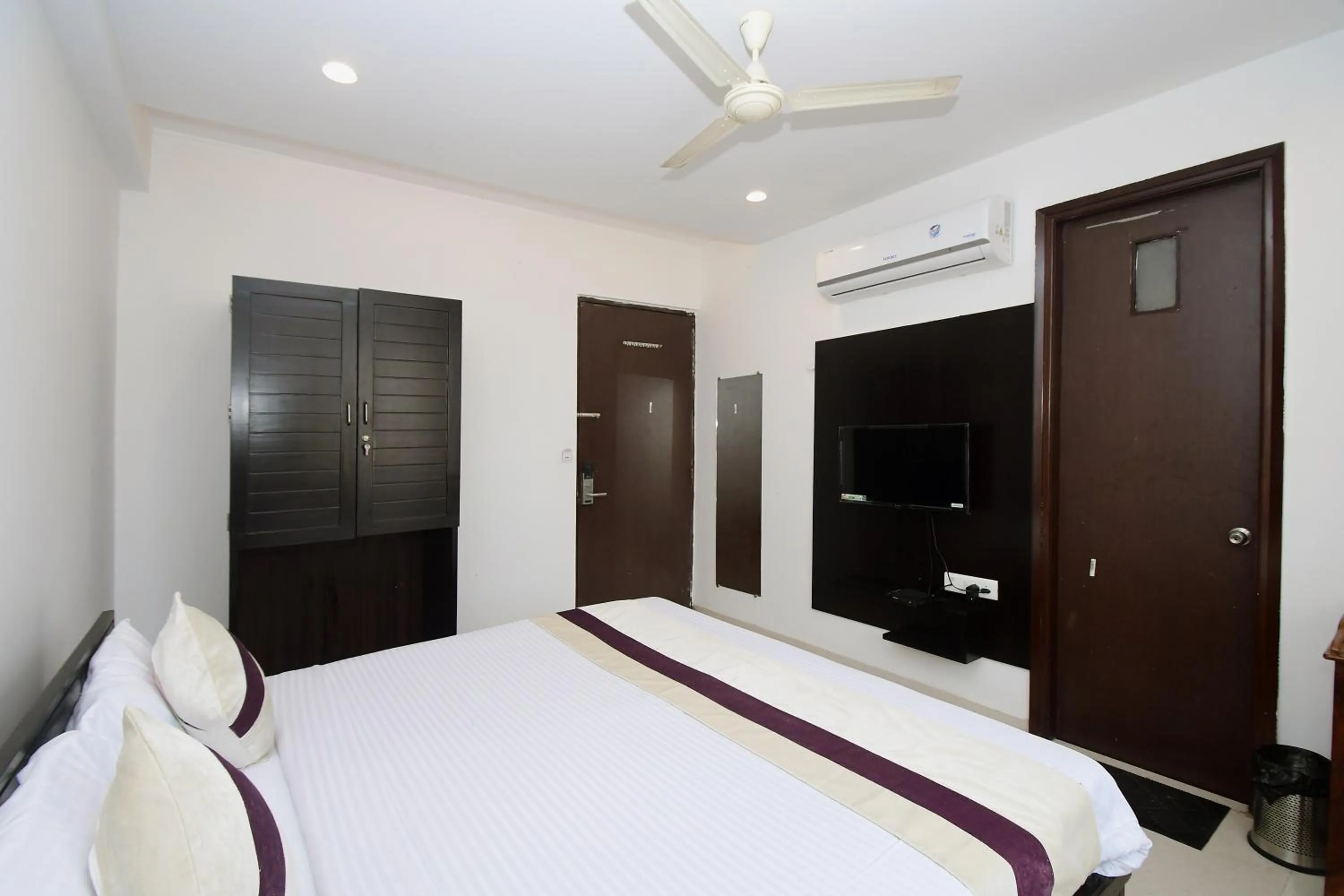 Bedroom, Bed in Hotel Life Inn