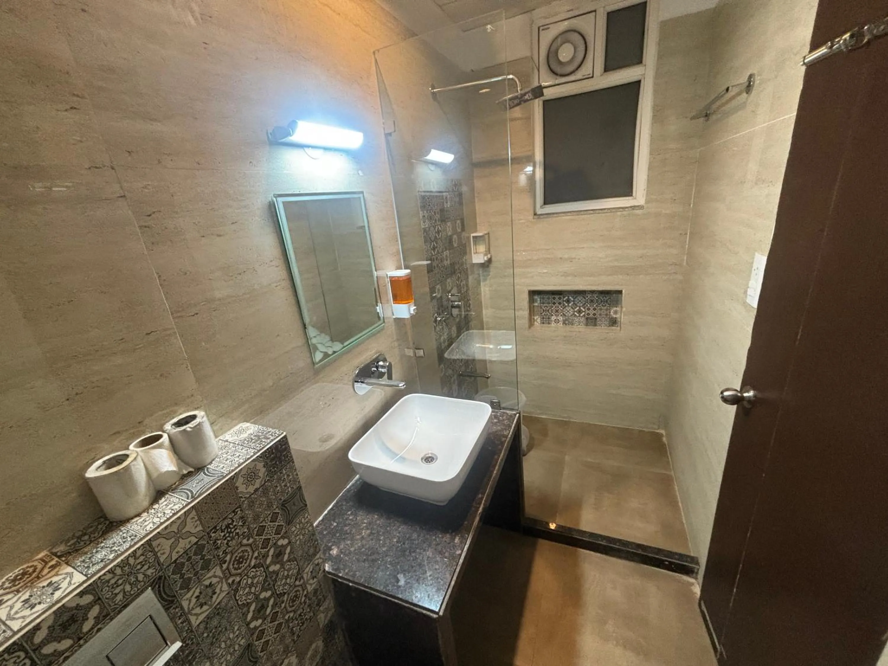 Bathroom in Hotel Life Inn