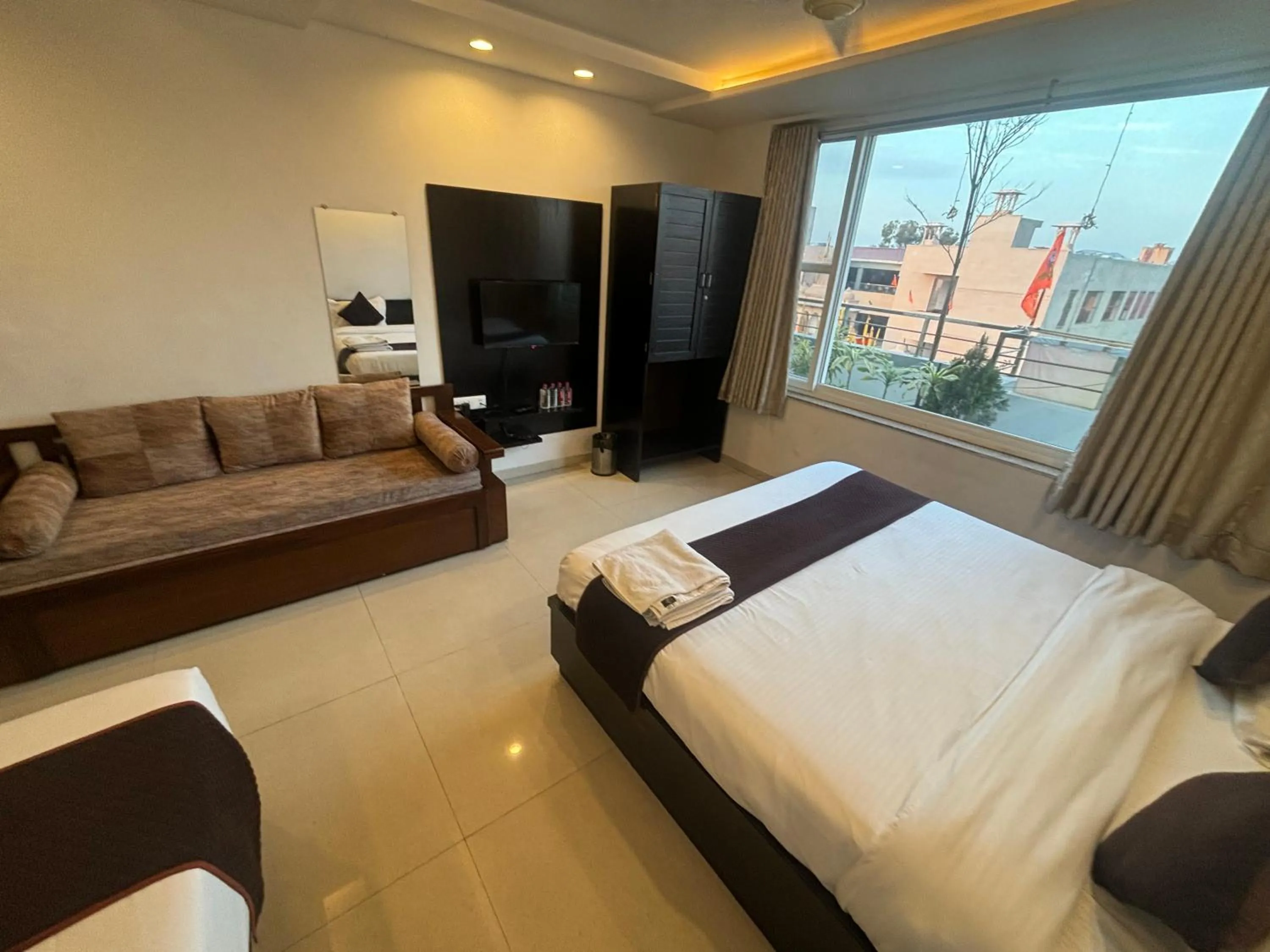 Photo of the whole room, Bed in Hotel Life Inn