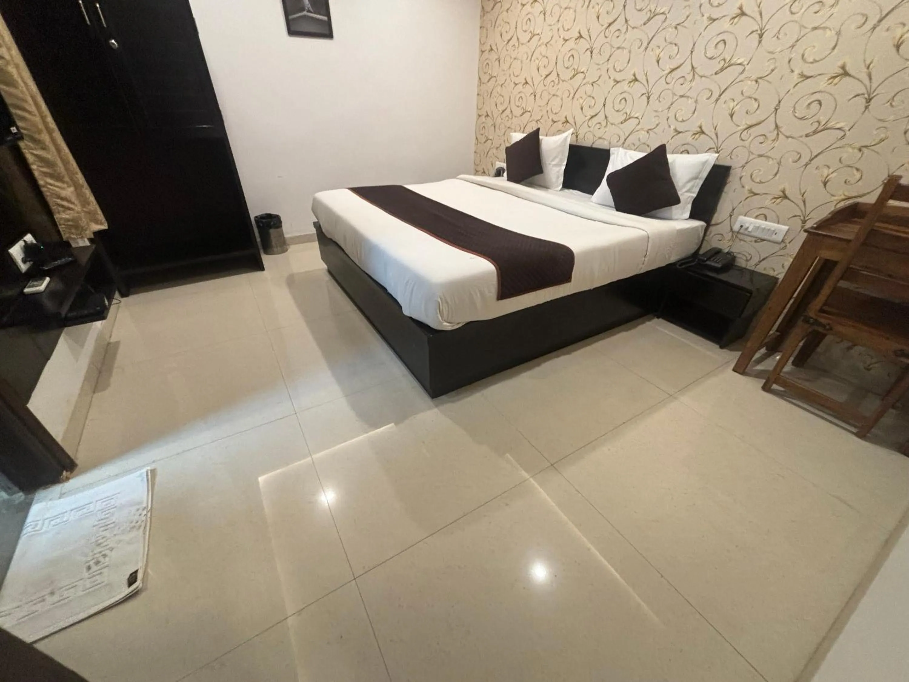 Photo of the whole room, Bed in Hotel Life Inn