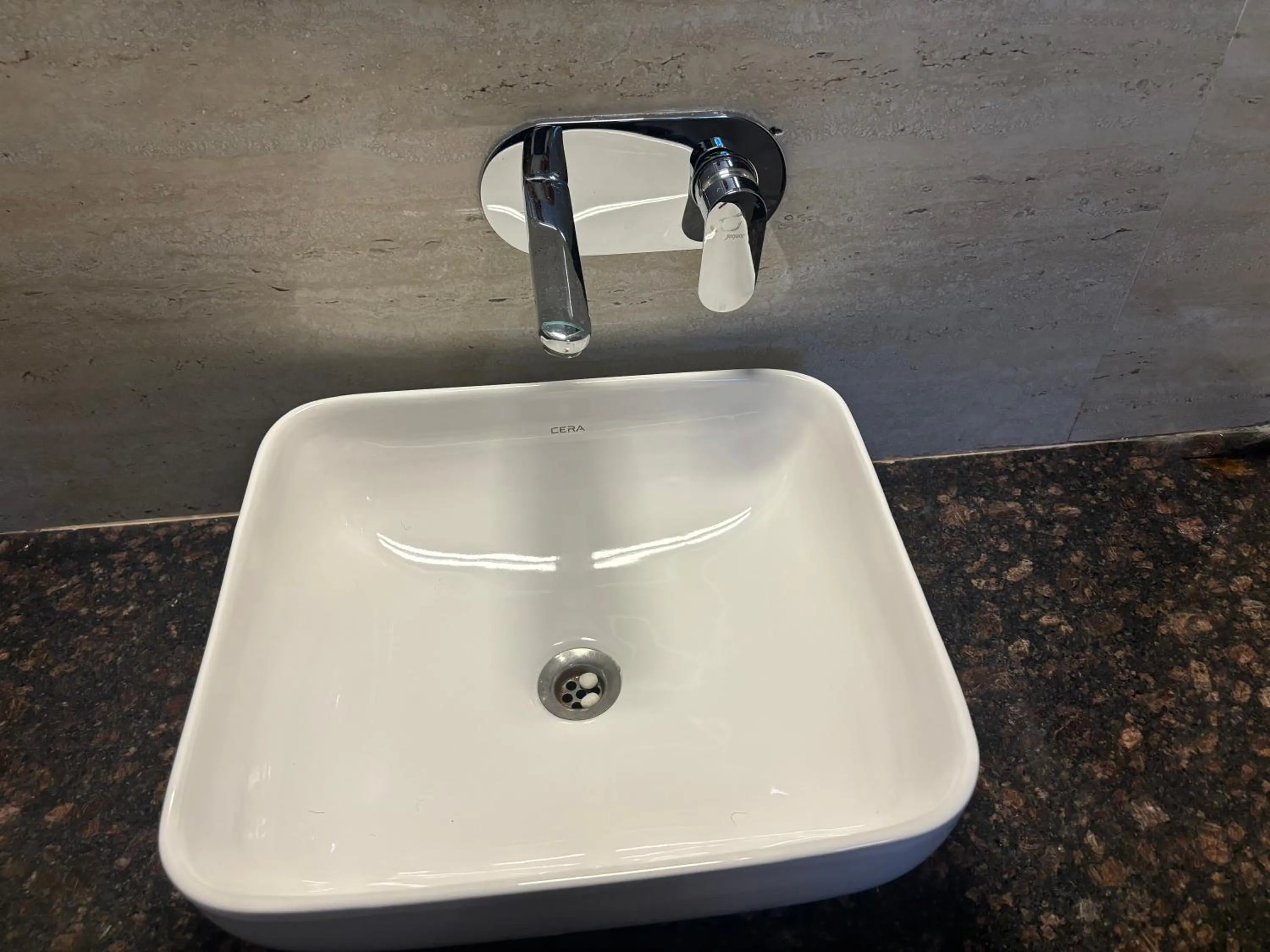 Bathroom in Hotel Life Inn