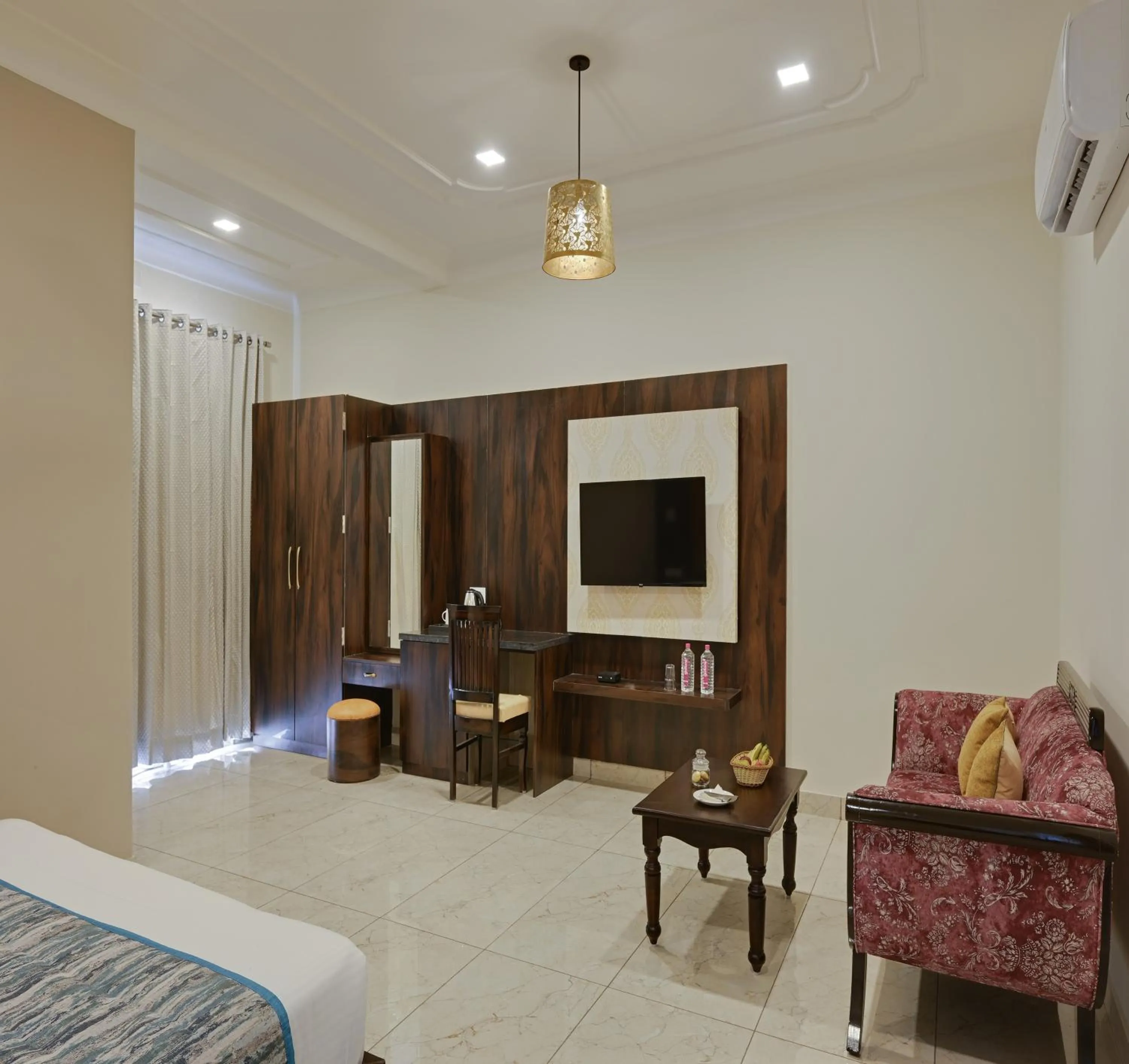 TV and multimedia, Bed in Red Tullip MD Valley Resort and Spa