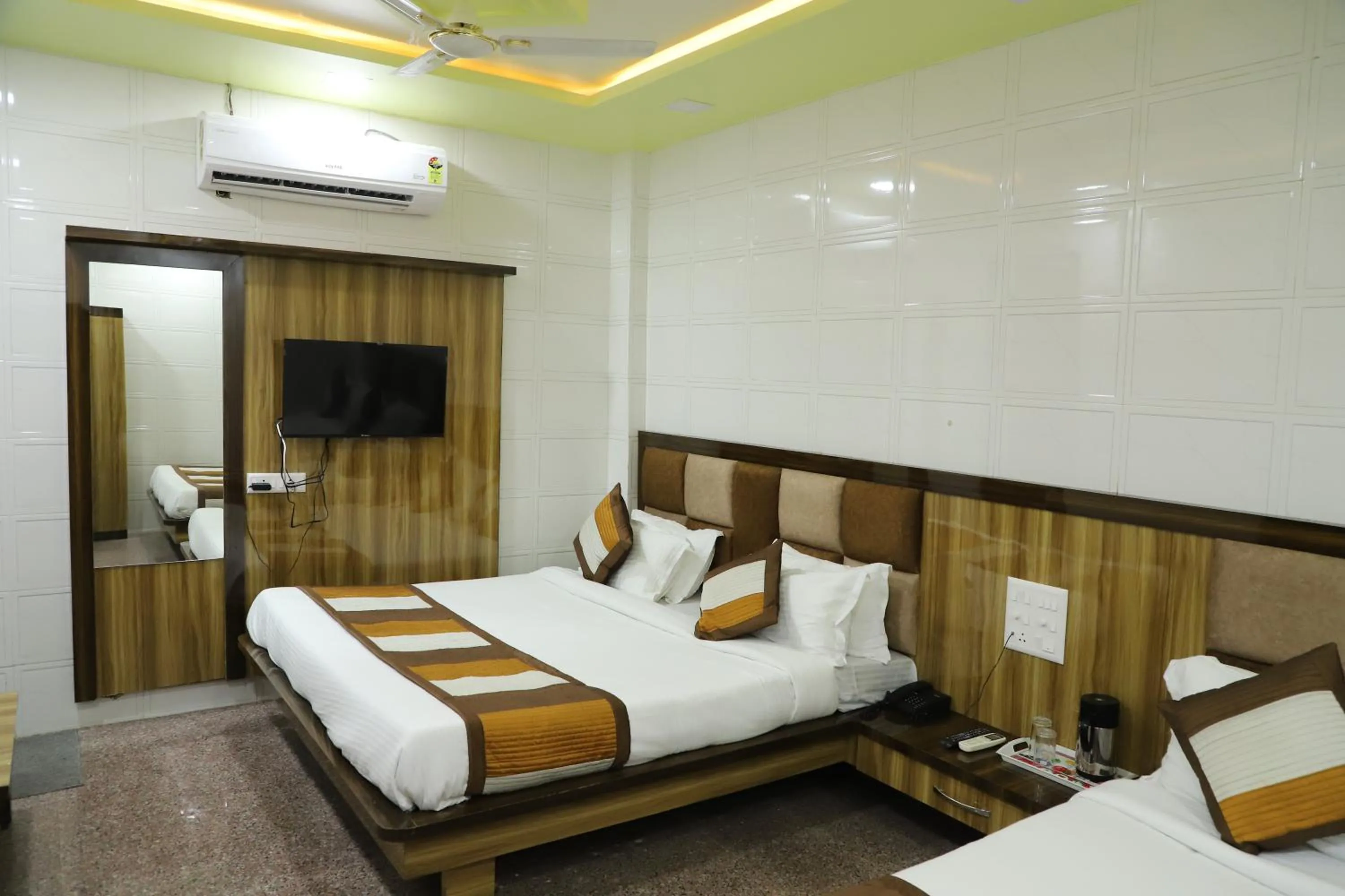 Photo of the whole room, Bed in HOTEL SHEEBA