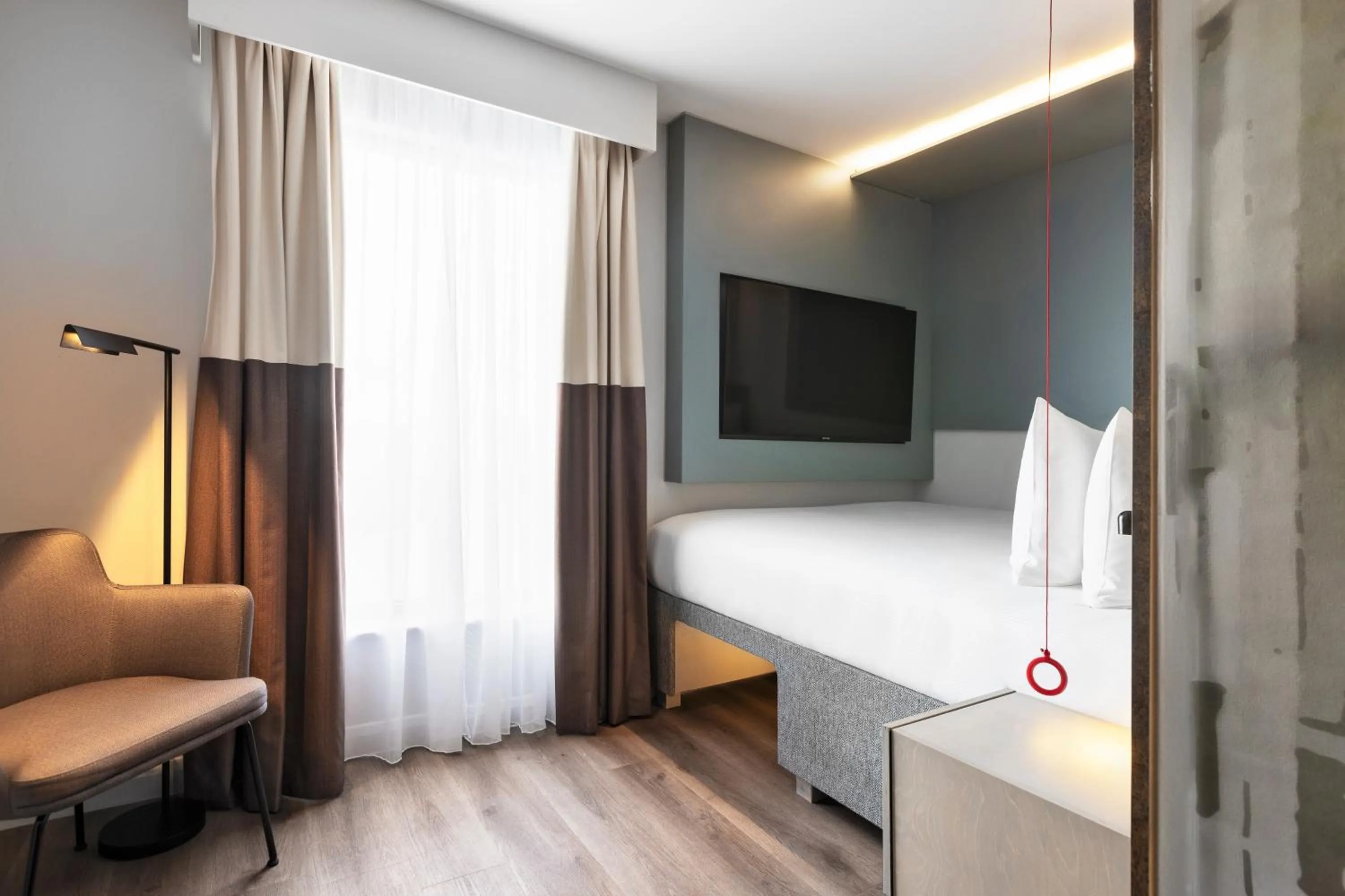 TV and multimedia, Bed in Spark by Hilton London Romford