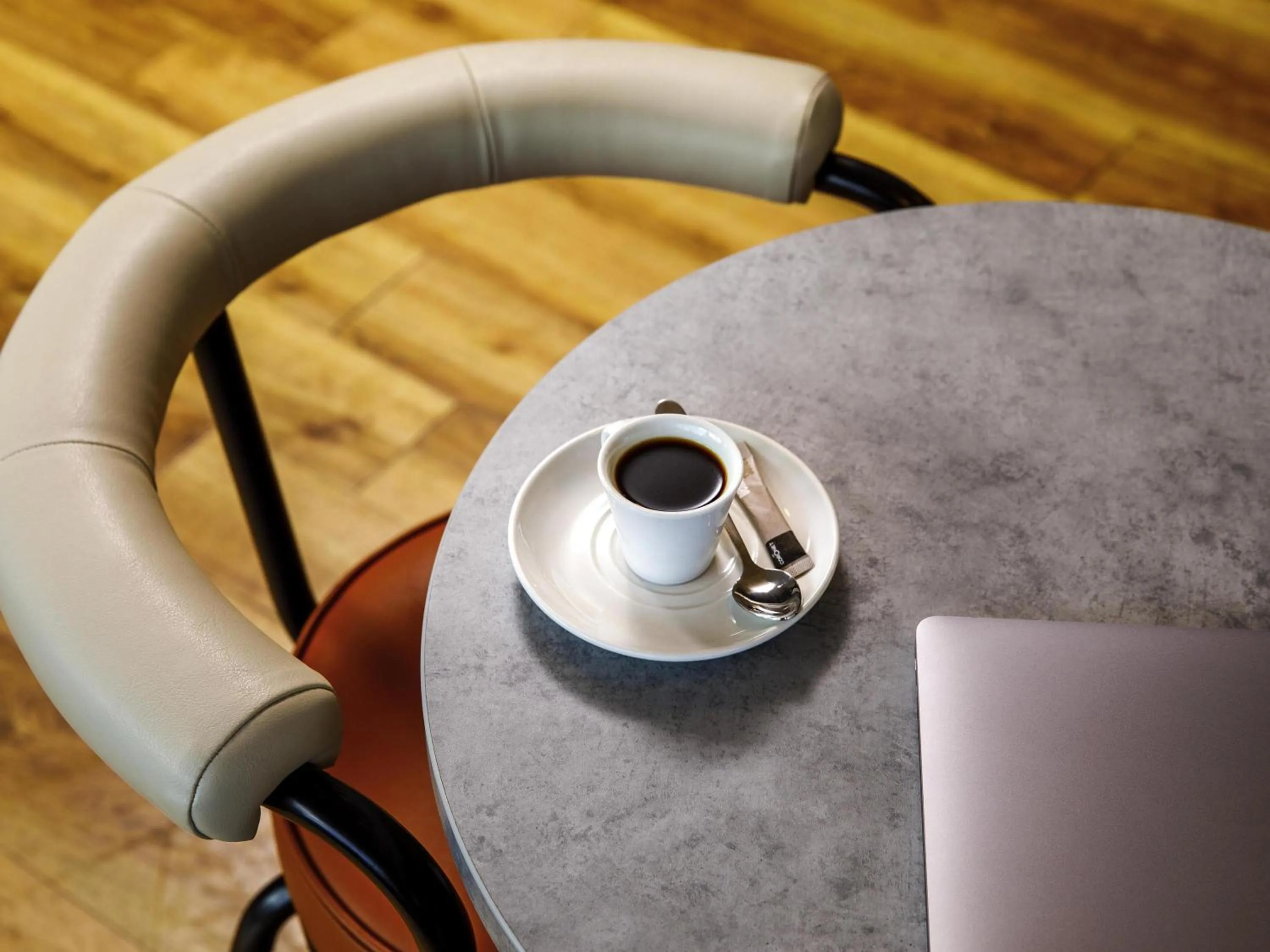 Lounge or bar in ibis budget London Heathrow Central