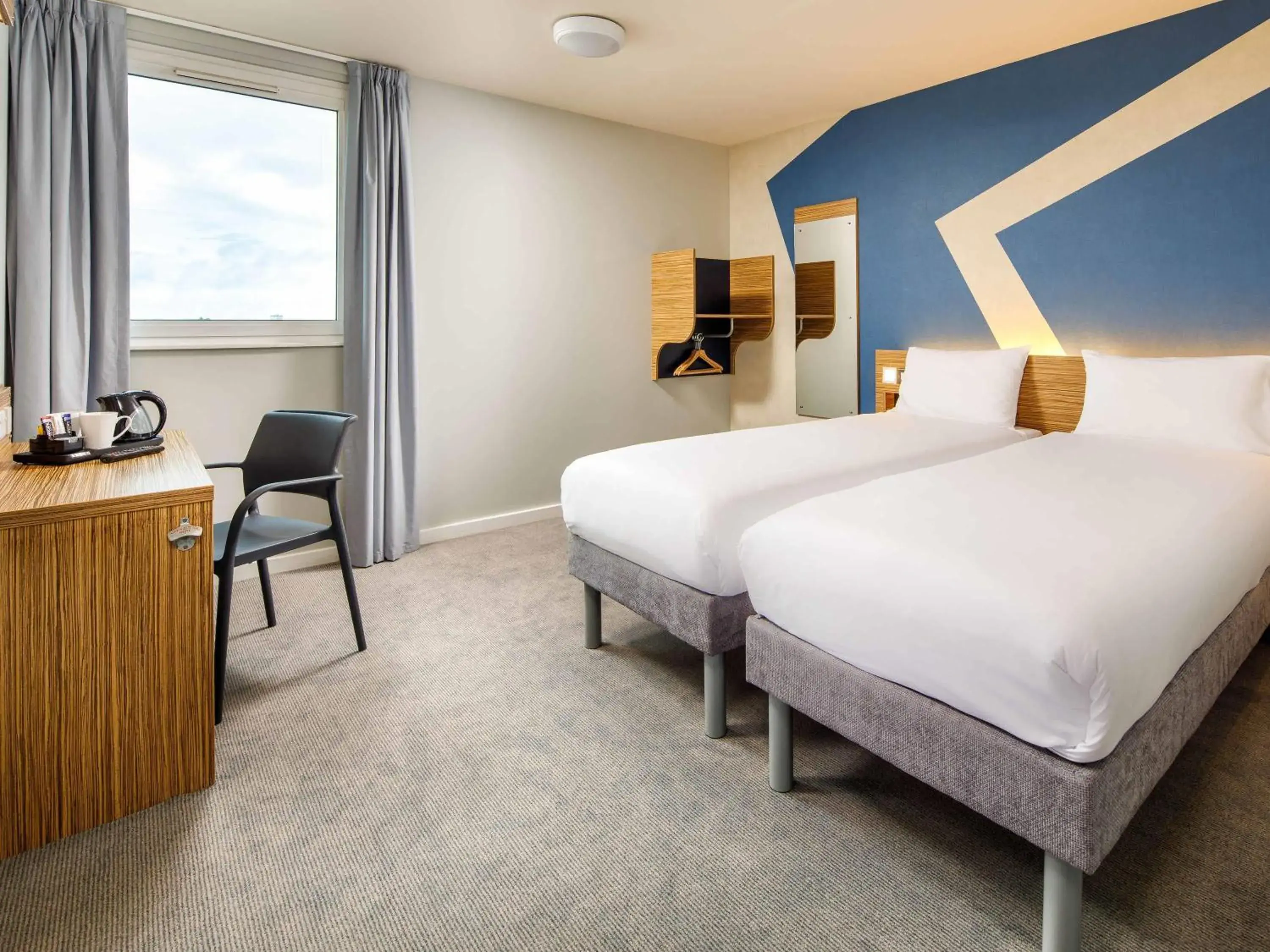 Accessible Room with Two Single Beds in ibis budget London Heathrow Central Accessible Room with Two Single Beds in ibis budget London Heathrow Central