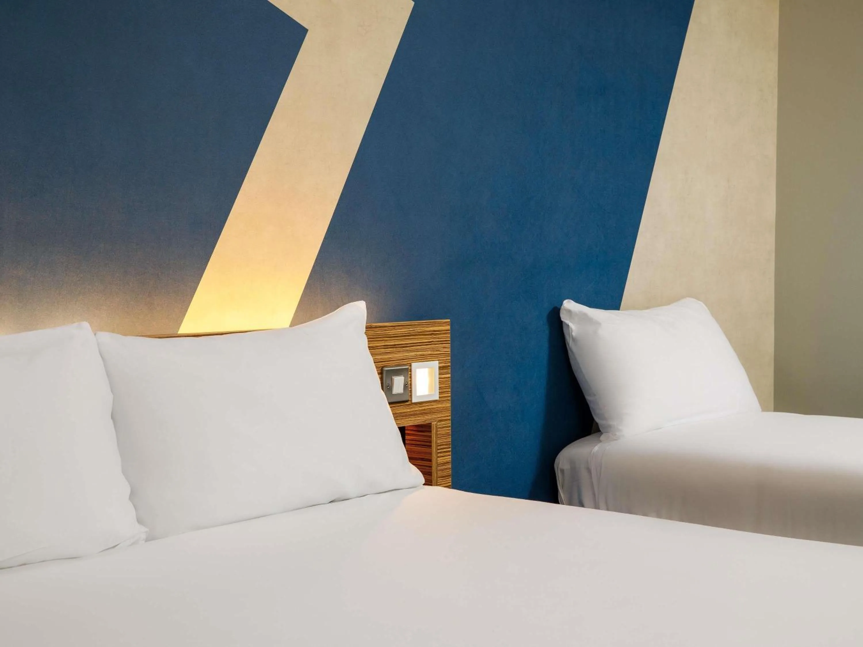 Bedroom, Bed in ibis budget London Heathrow Central