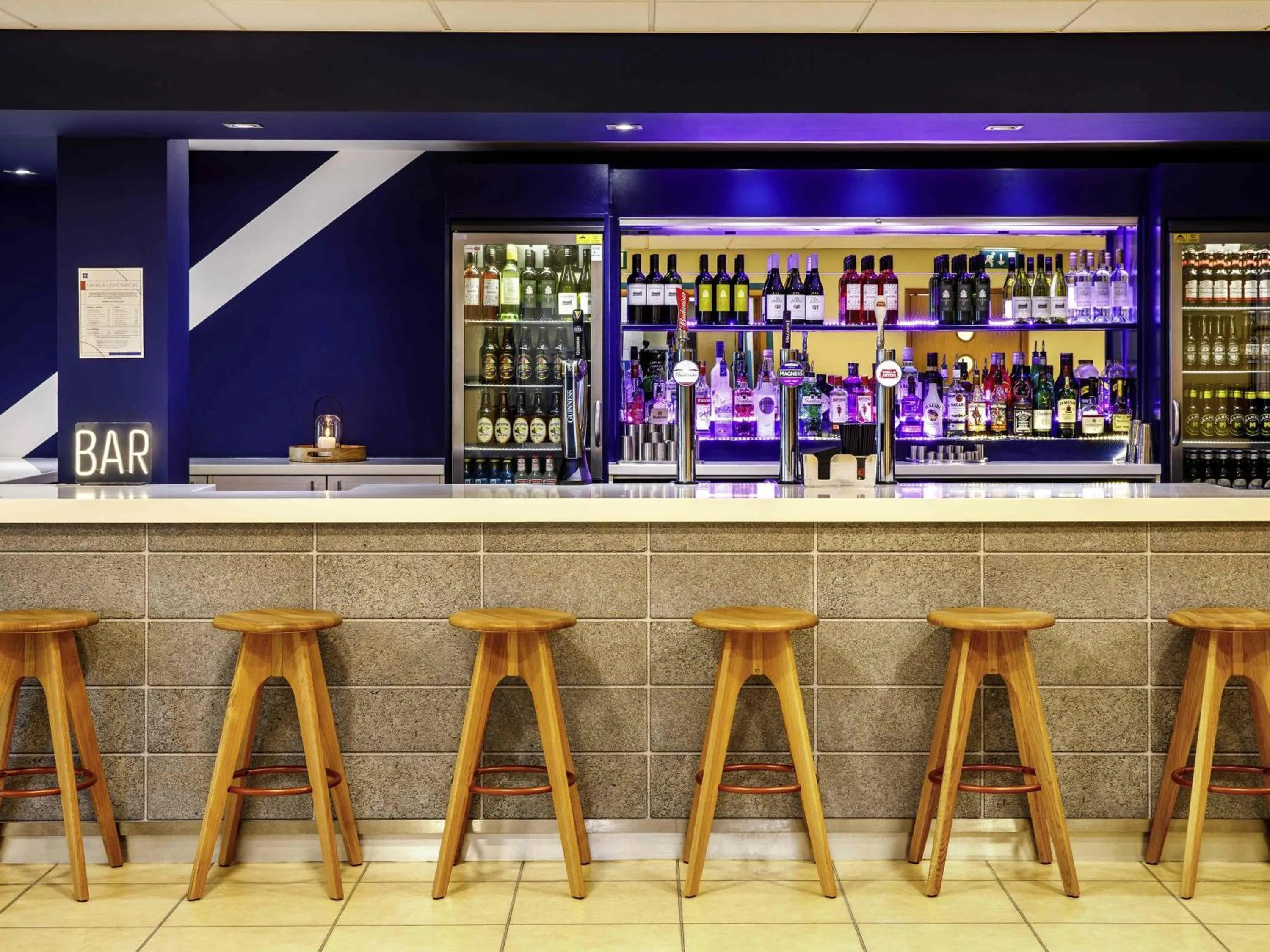 Lounge or bar in ibis budget London Heathrow Central