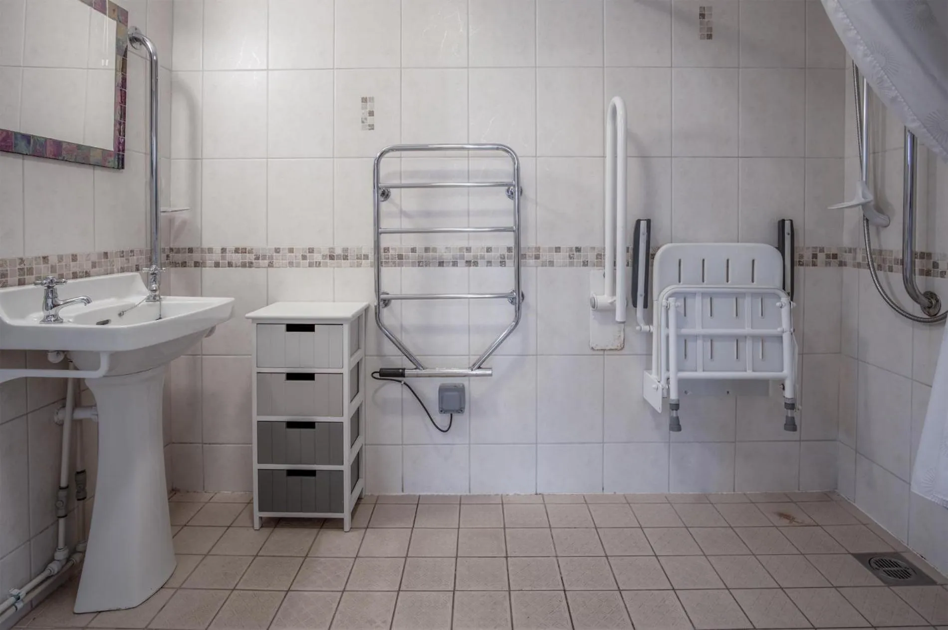 Floor plan in Lilac Cottage - 1 Bedroom Cottage - Amroth