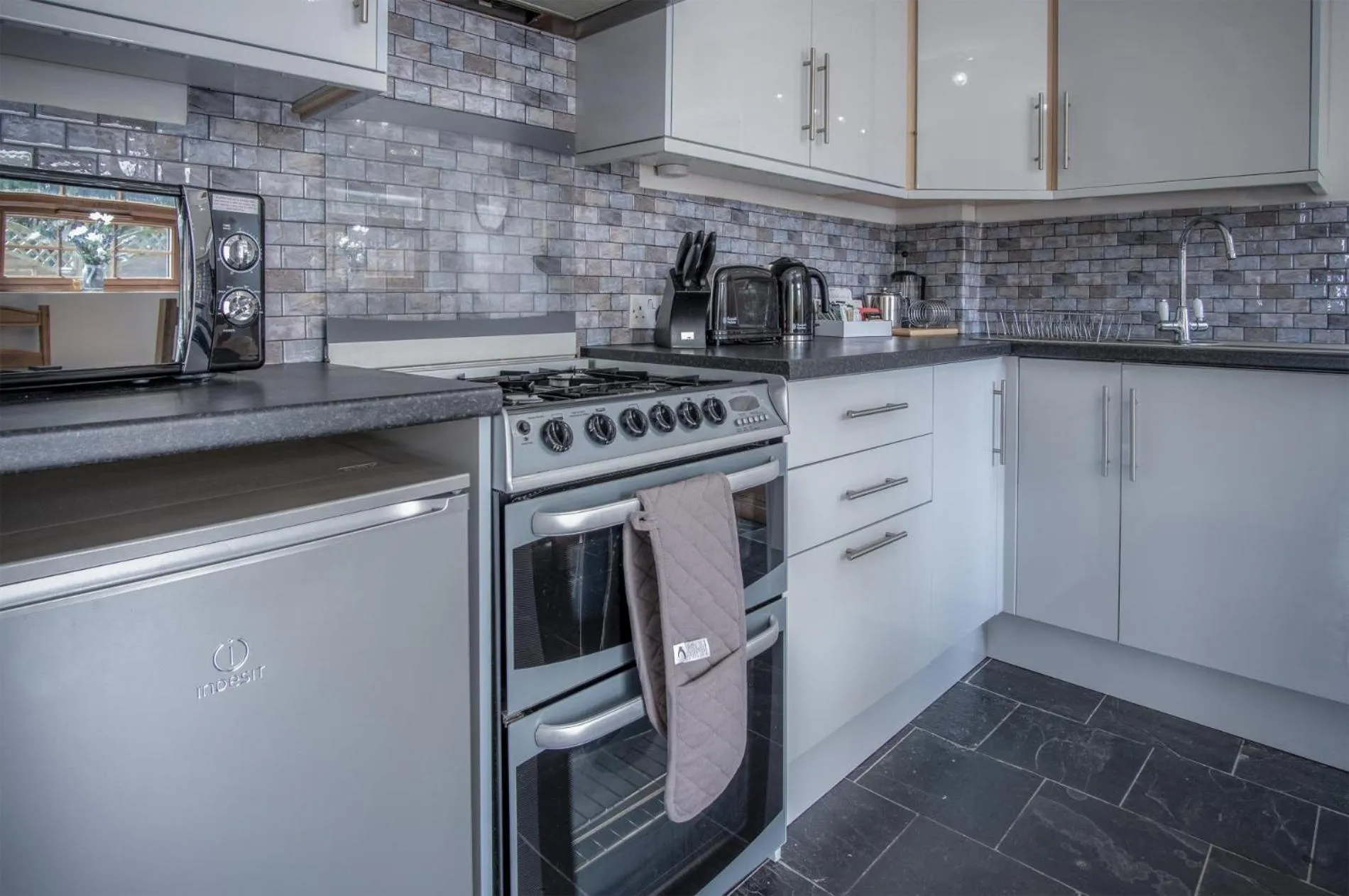 Floor plan in Lilac Cottage - 1 Bedroom Cottage - Amroth