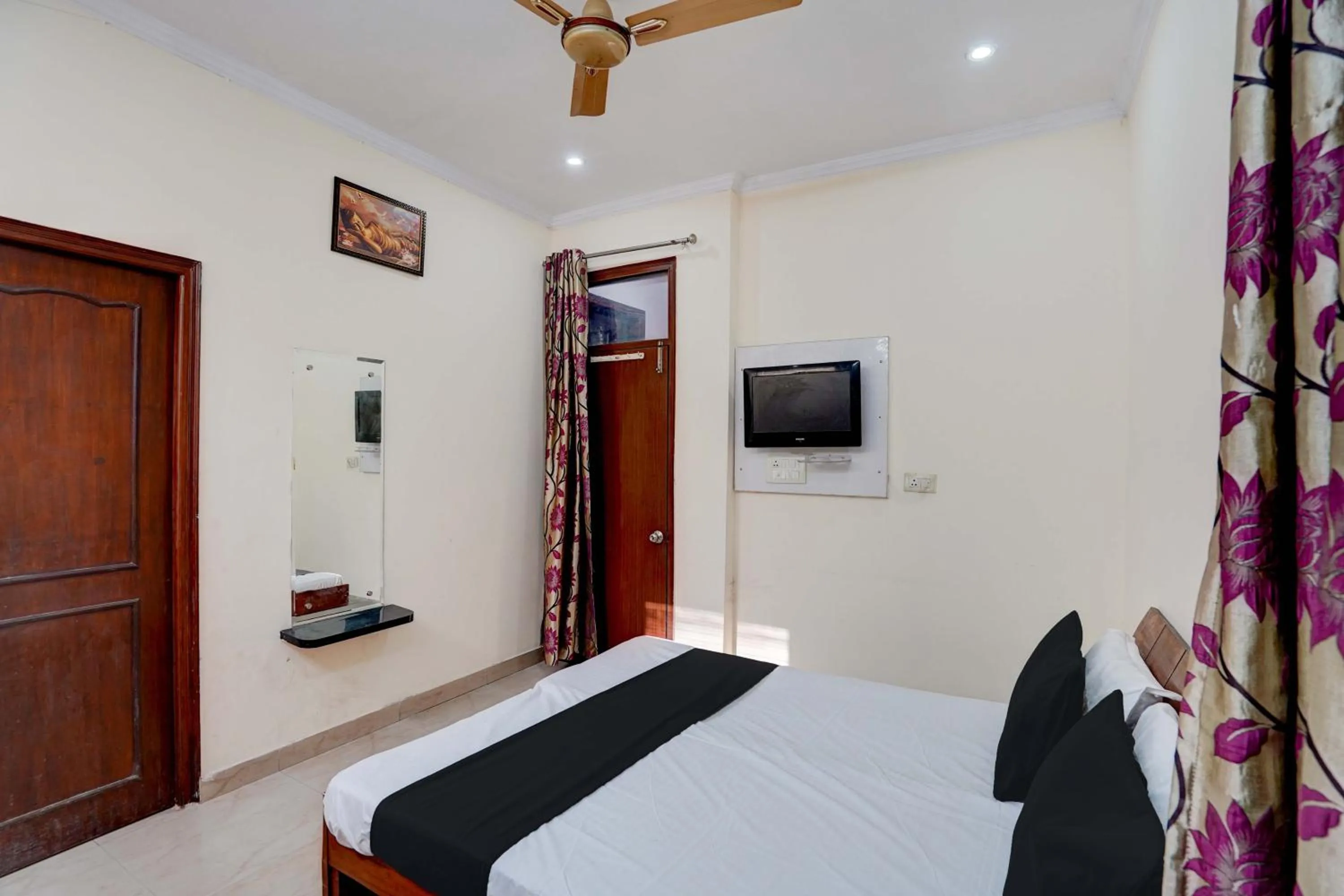 Bedroom, Bed in Super Hotel O VPS Residency