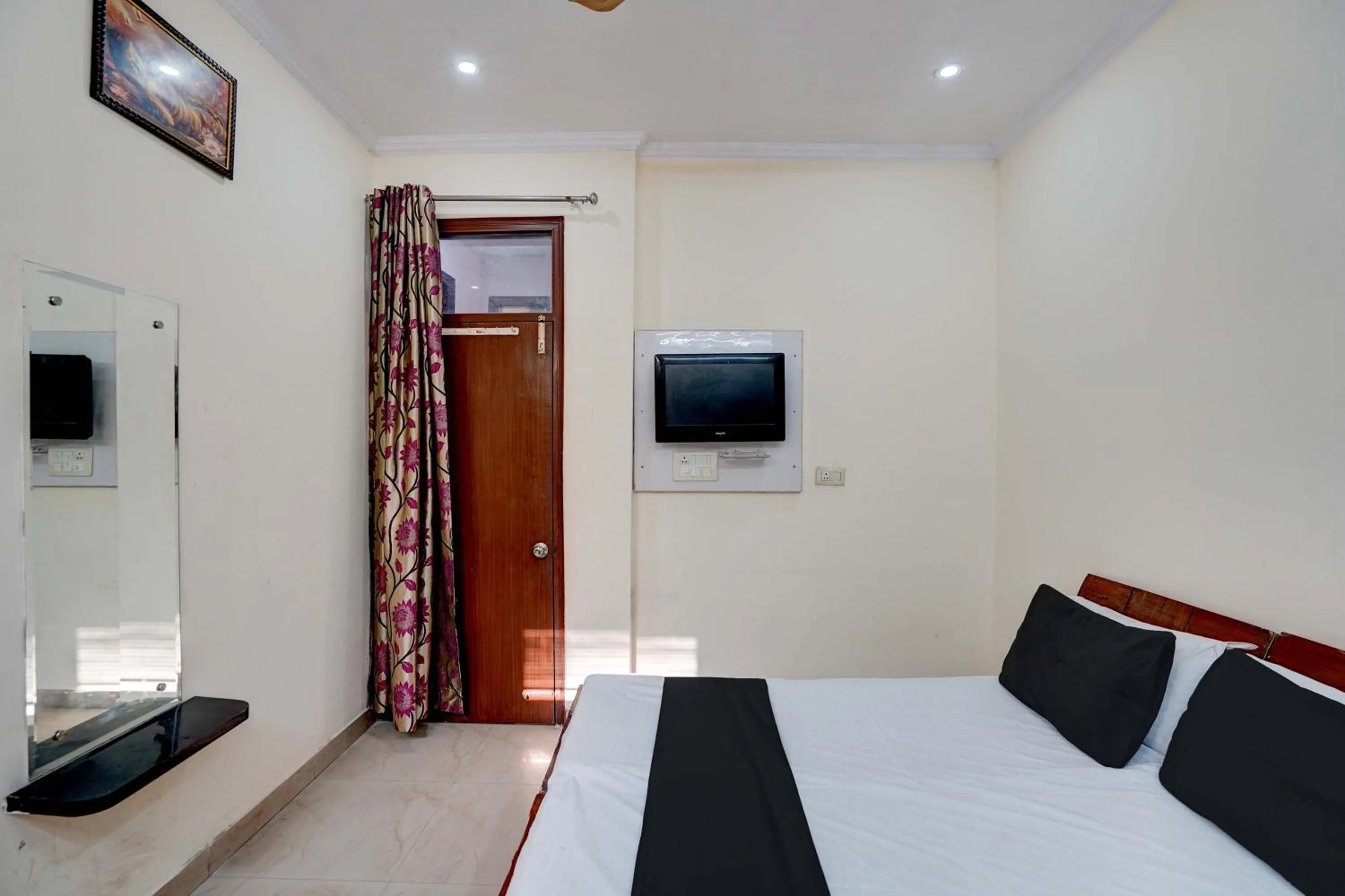 Bedroom, Bed in Super Hotel O VPS Residency