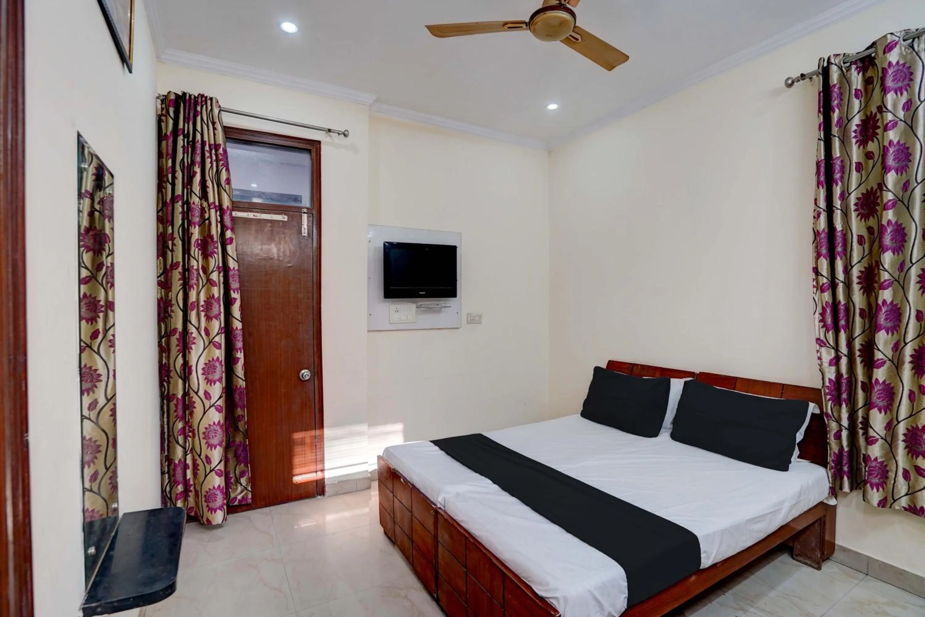 Bedroom, Bed in Super Hotel O VPS Residency