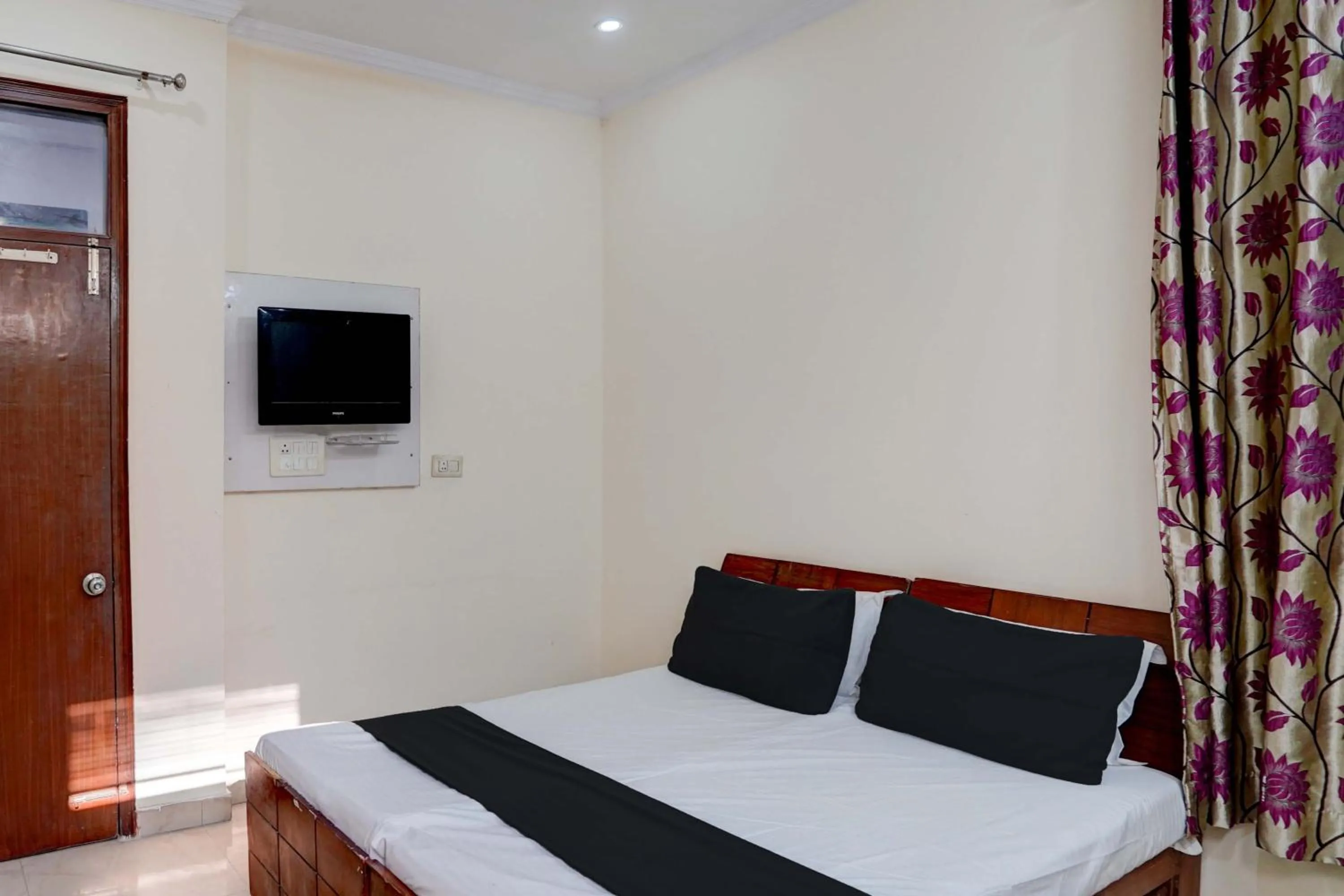 Bedroom, Bed in Super Hotel O VPS Residency