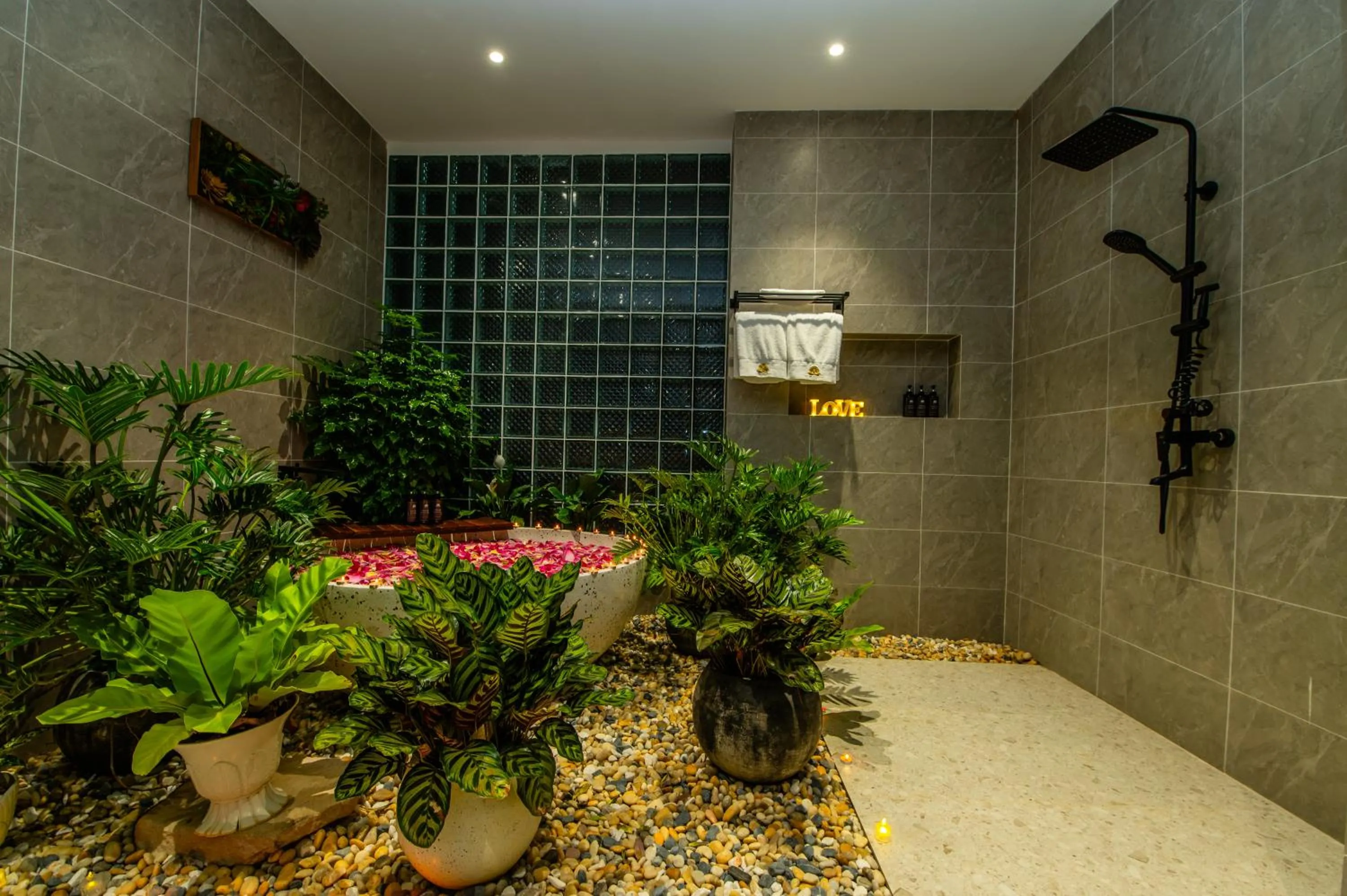 Shower in Good Time Relax Resort