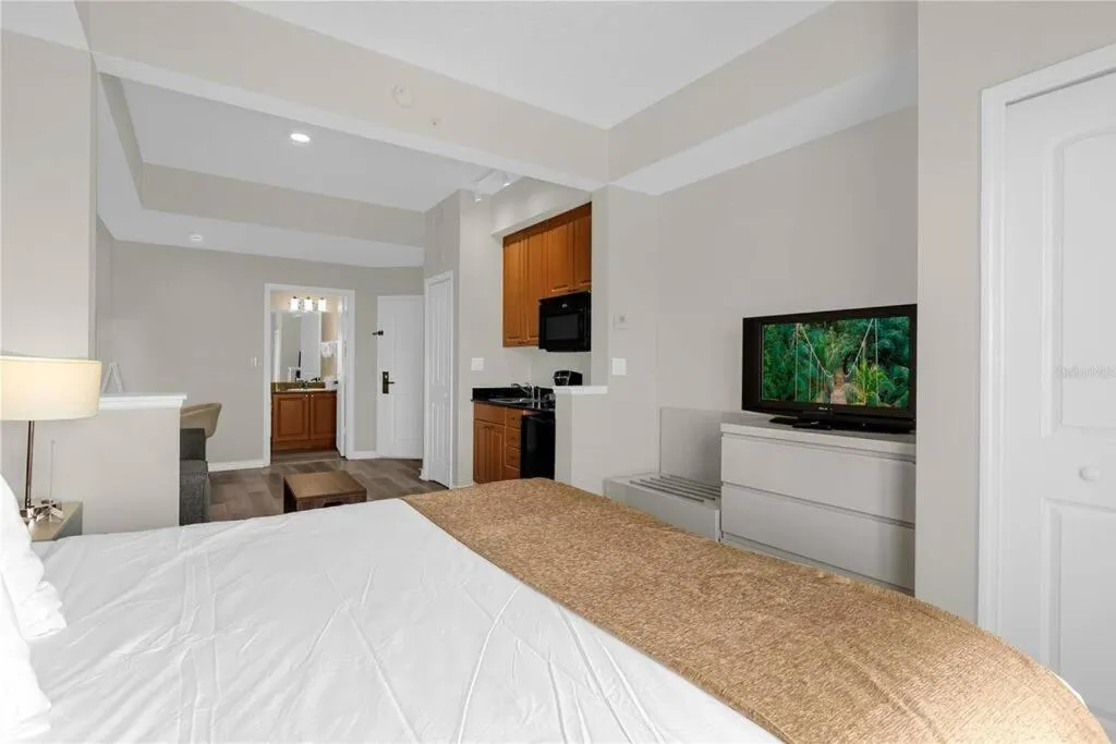 Bed in Premier Resort Condos Near Disney & Universal