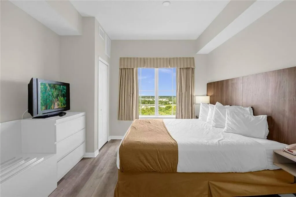 Bed in Premier Resort Condos Near Disney & Universal
