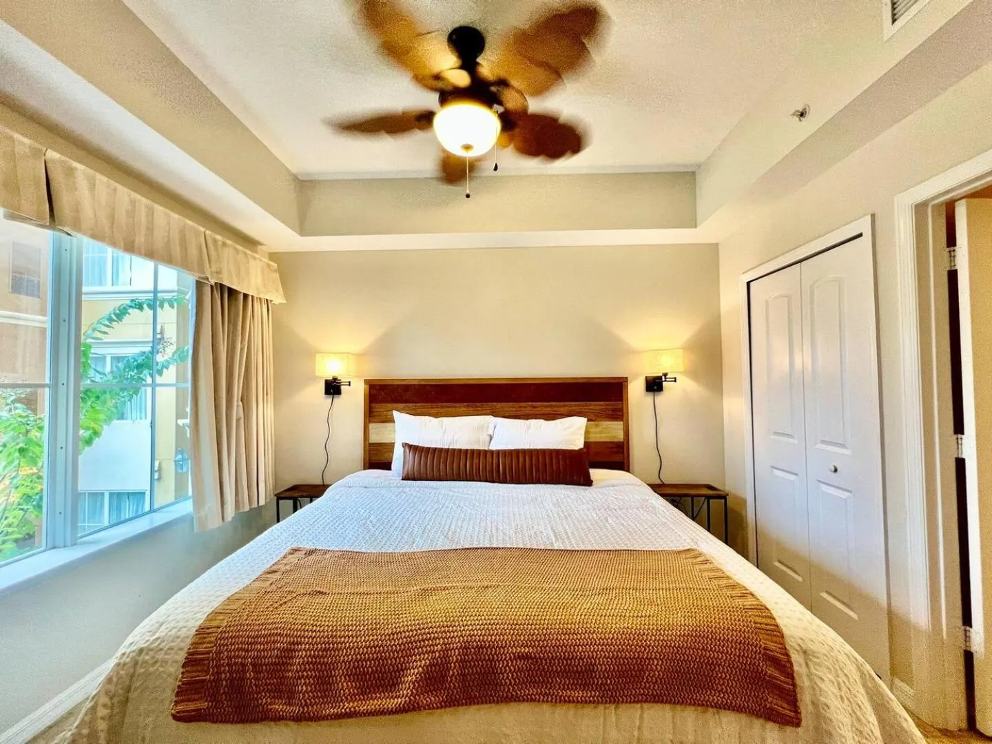 Bed in Premier Resort Condos Near Disney & Universal