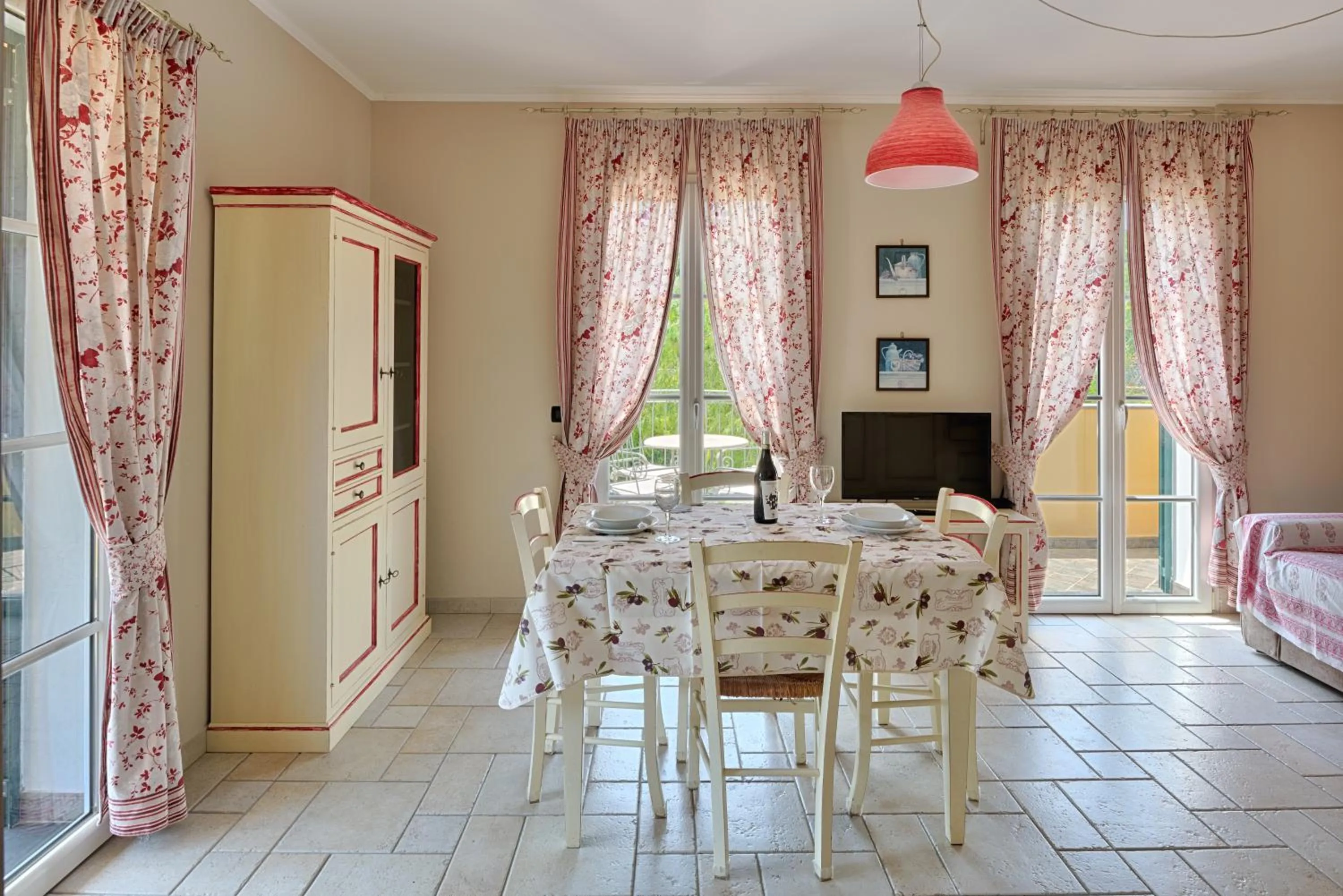 TV and multimedia in Casa Vacanze Nel Giardino di Renzo