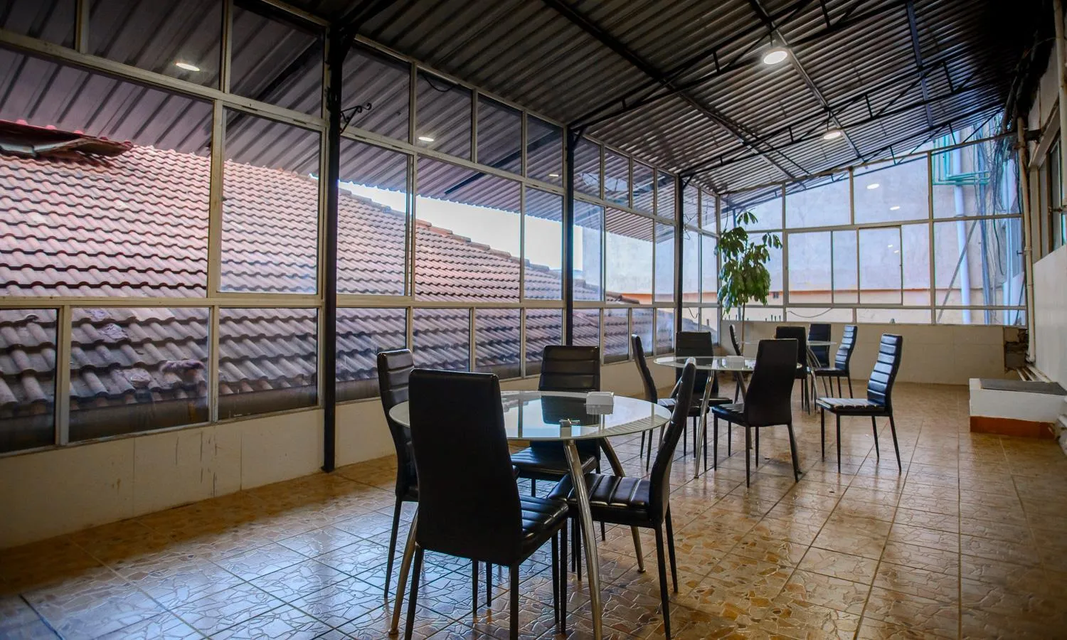 Living room in Diamond Plaza Apartments