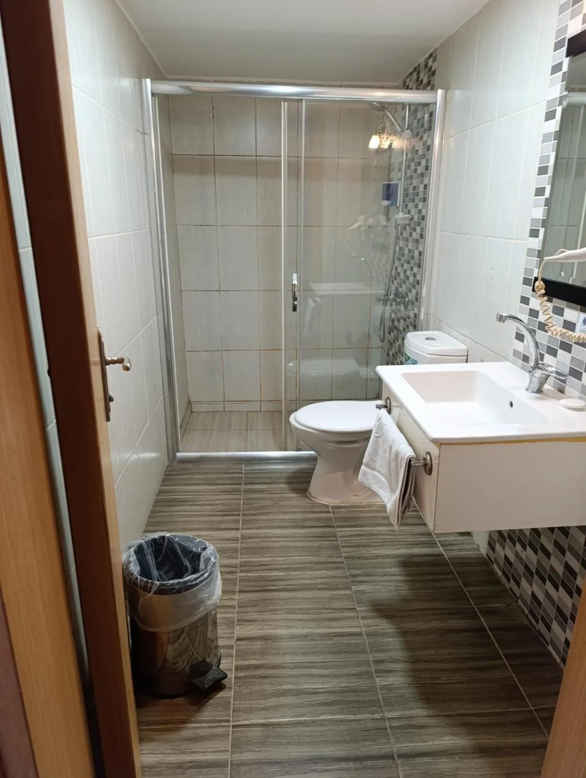 Shower in Şirin Hotel