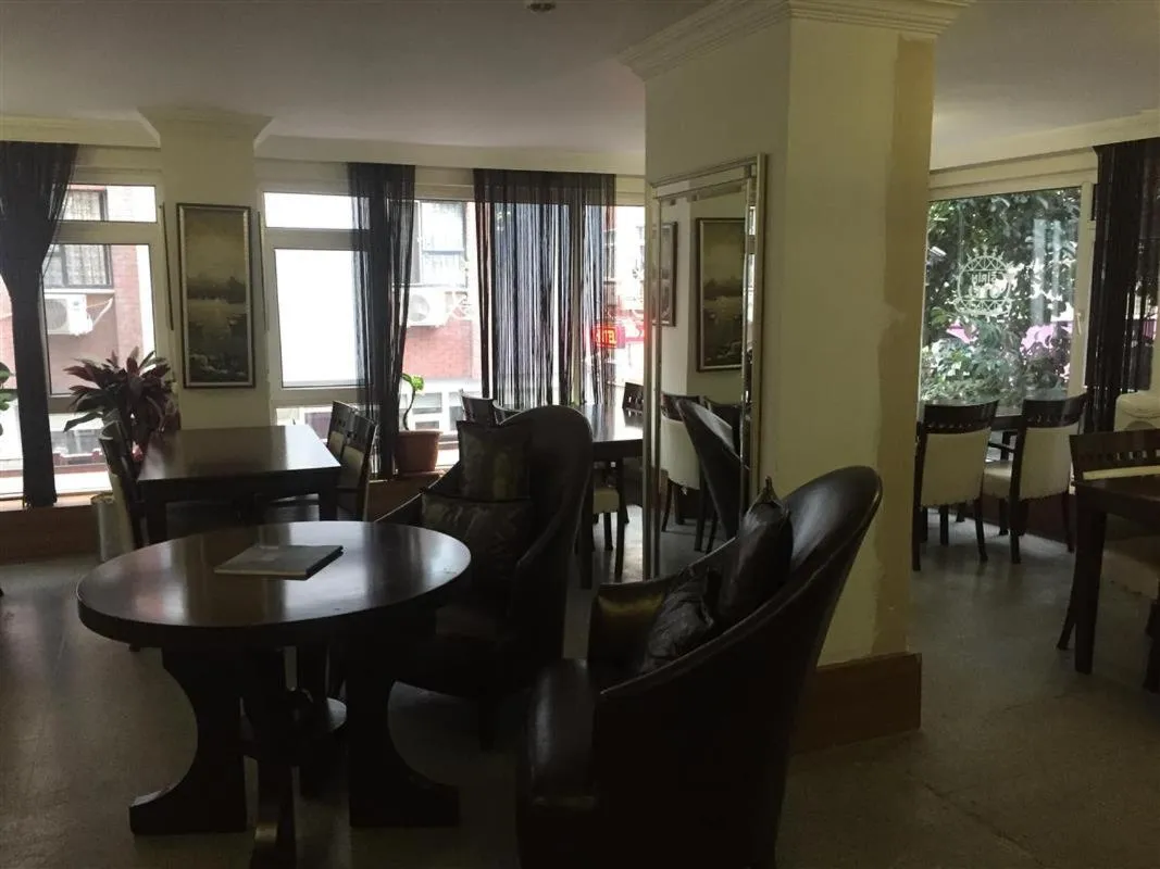 Seating area in Şirin Hotel