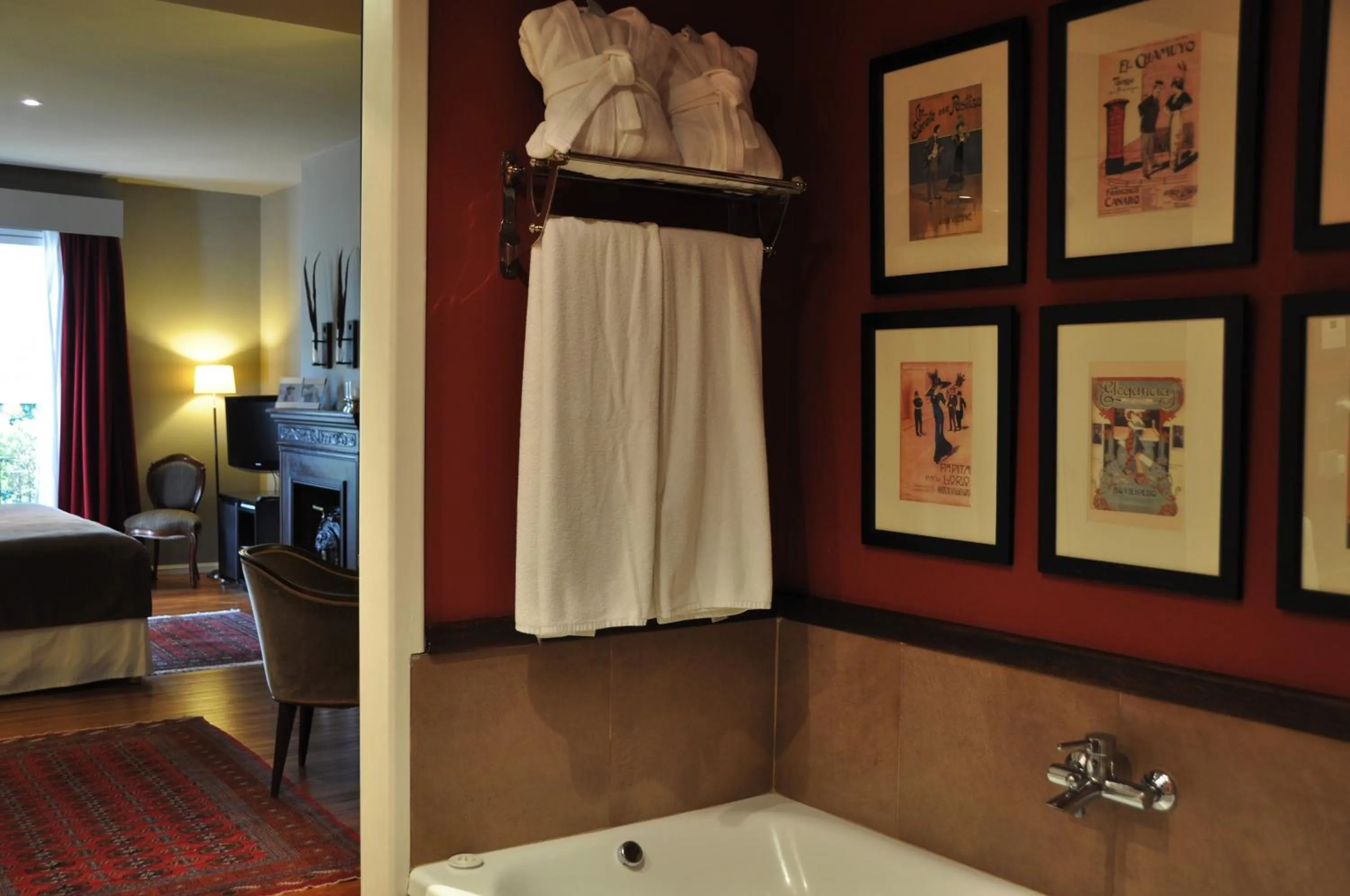 Bathroom, Bed in Legado Mitico Buenos Aires