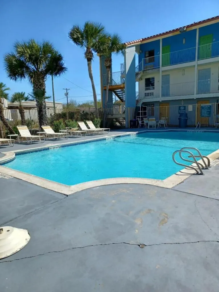 Property building in Hotel Palm Bliss Corpus Christi South