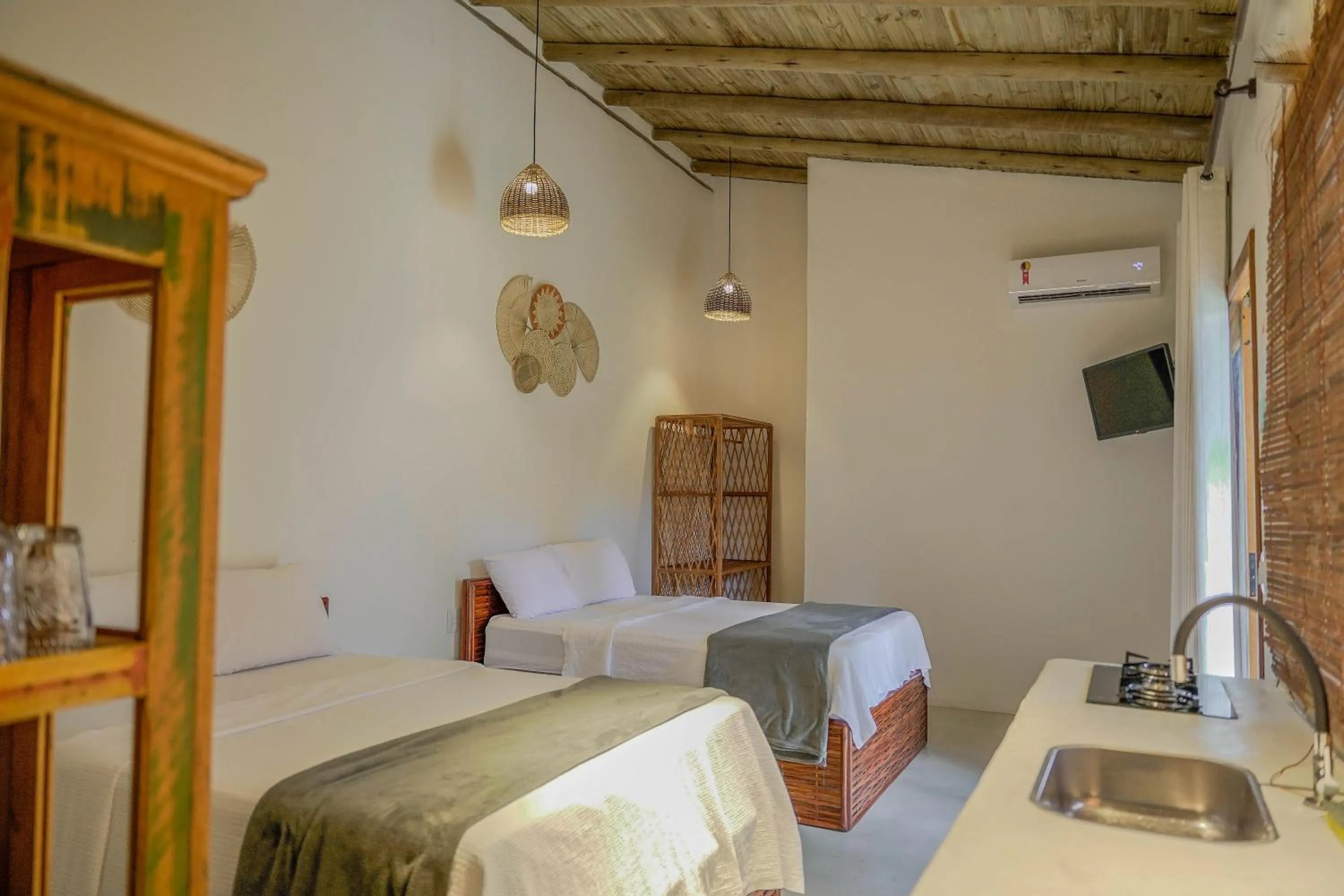 Kitchen or kitchenette, Bed in Pousada Vila Mangaba