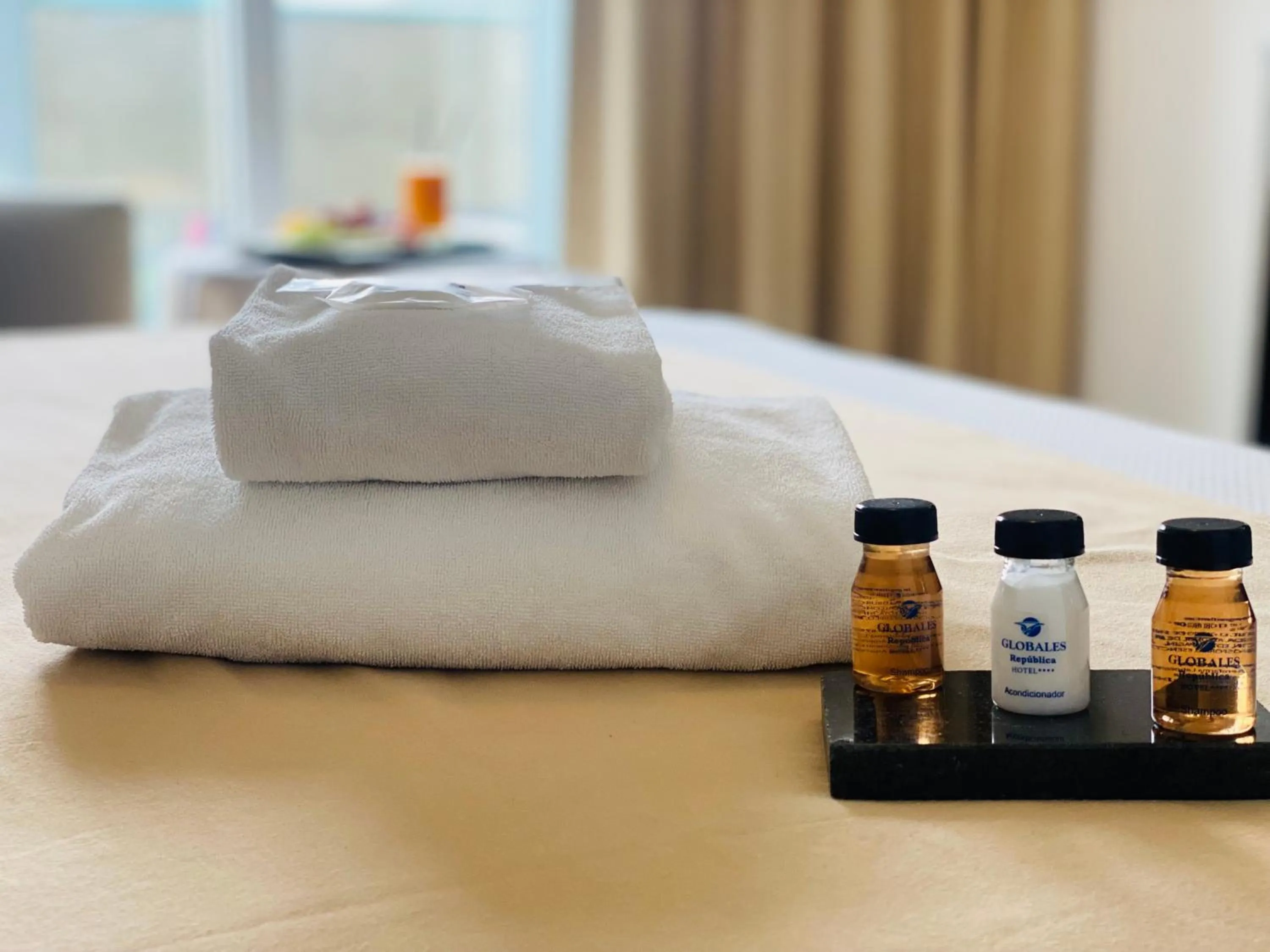 towels, Bed in Globales Republica